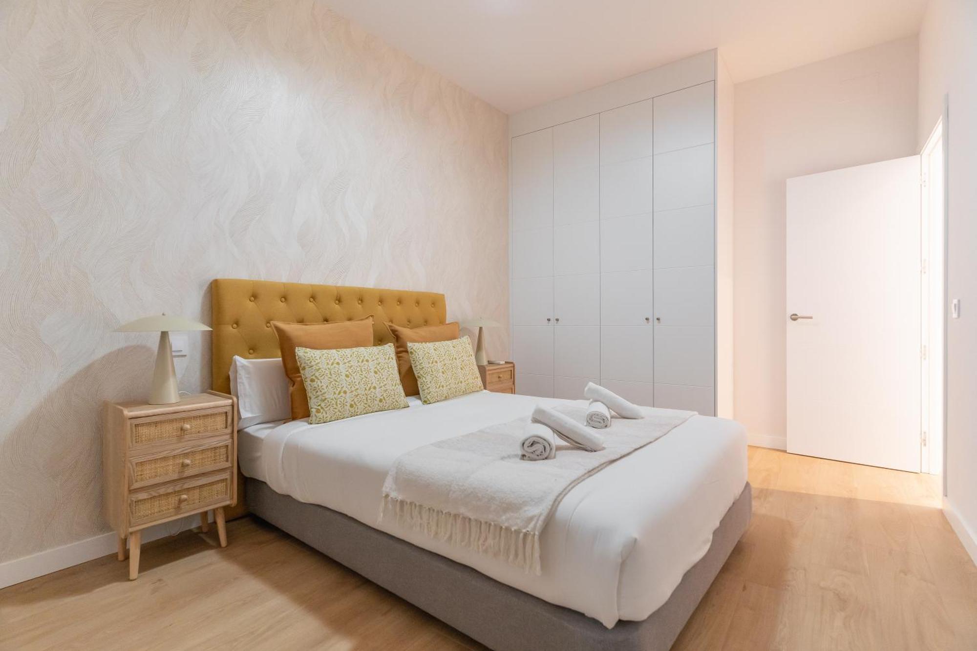 Renovated Modern -4 Bedrooms 2baths-salamanca Apartamento *