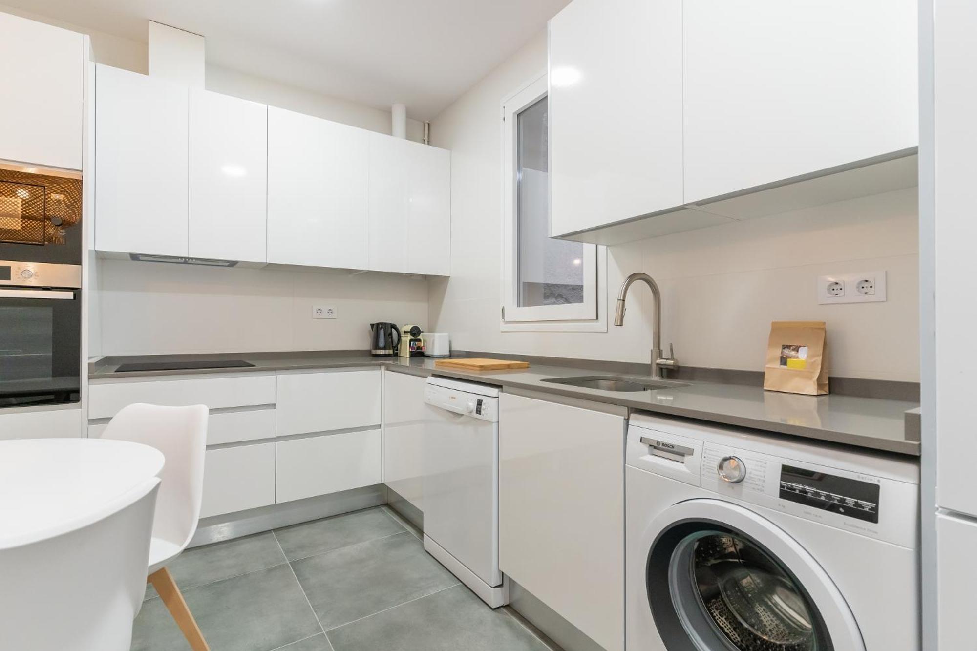Renovated Modern -4 Bedrooms 2baths-salamanca Appartamento *