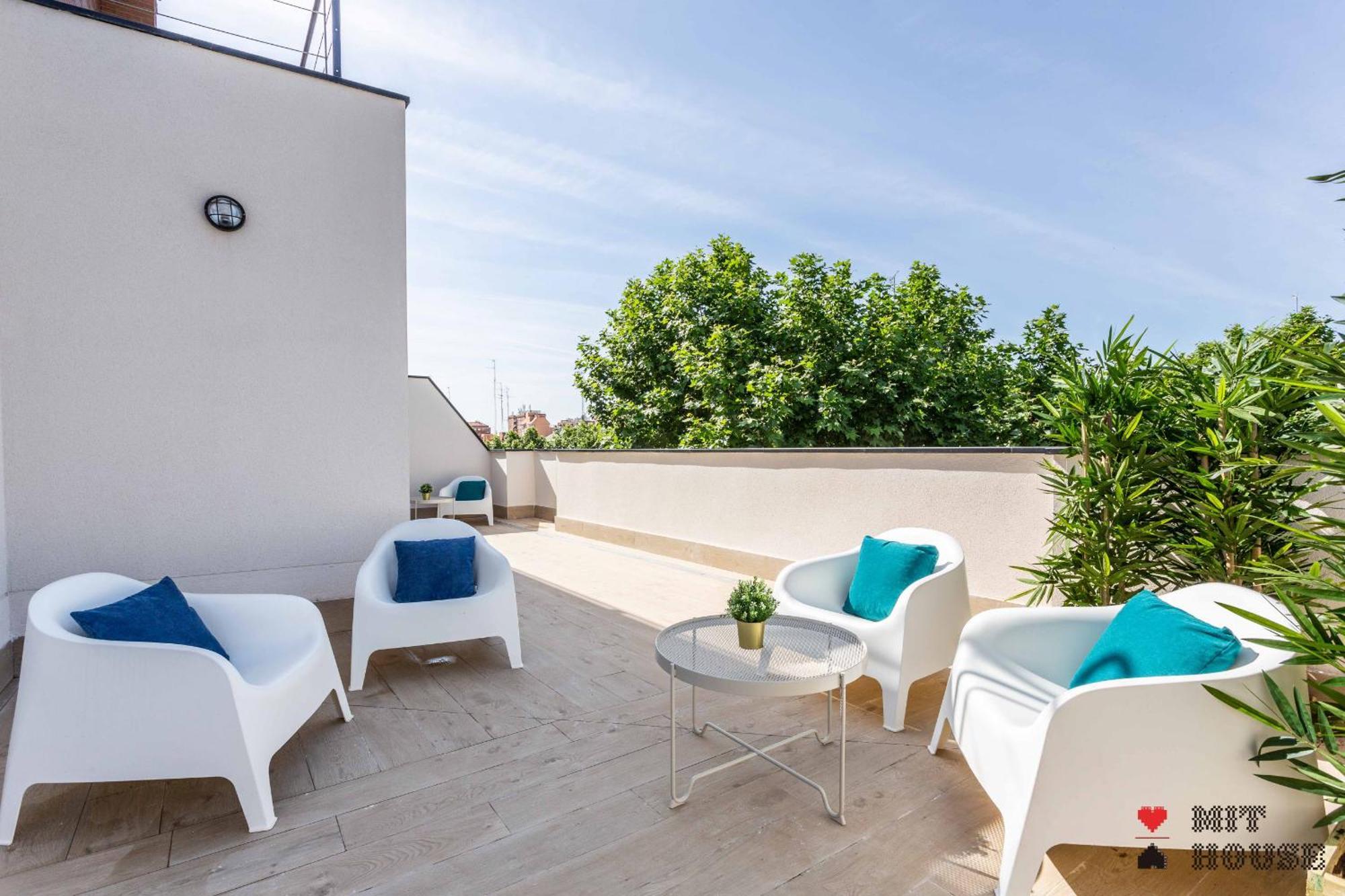 Antonio Lopez En Appartement *