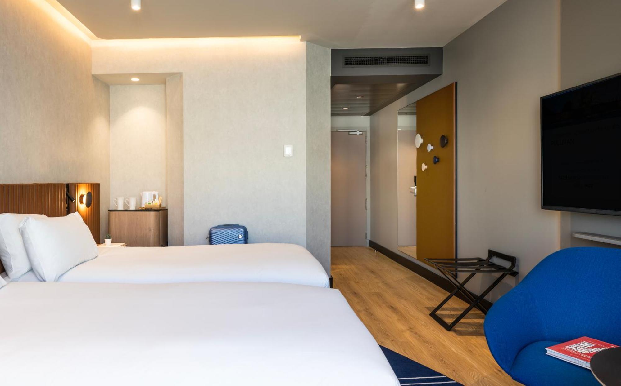 Pullman Airport & Feria 4*