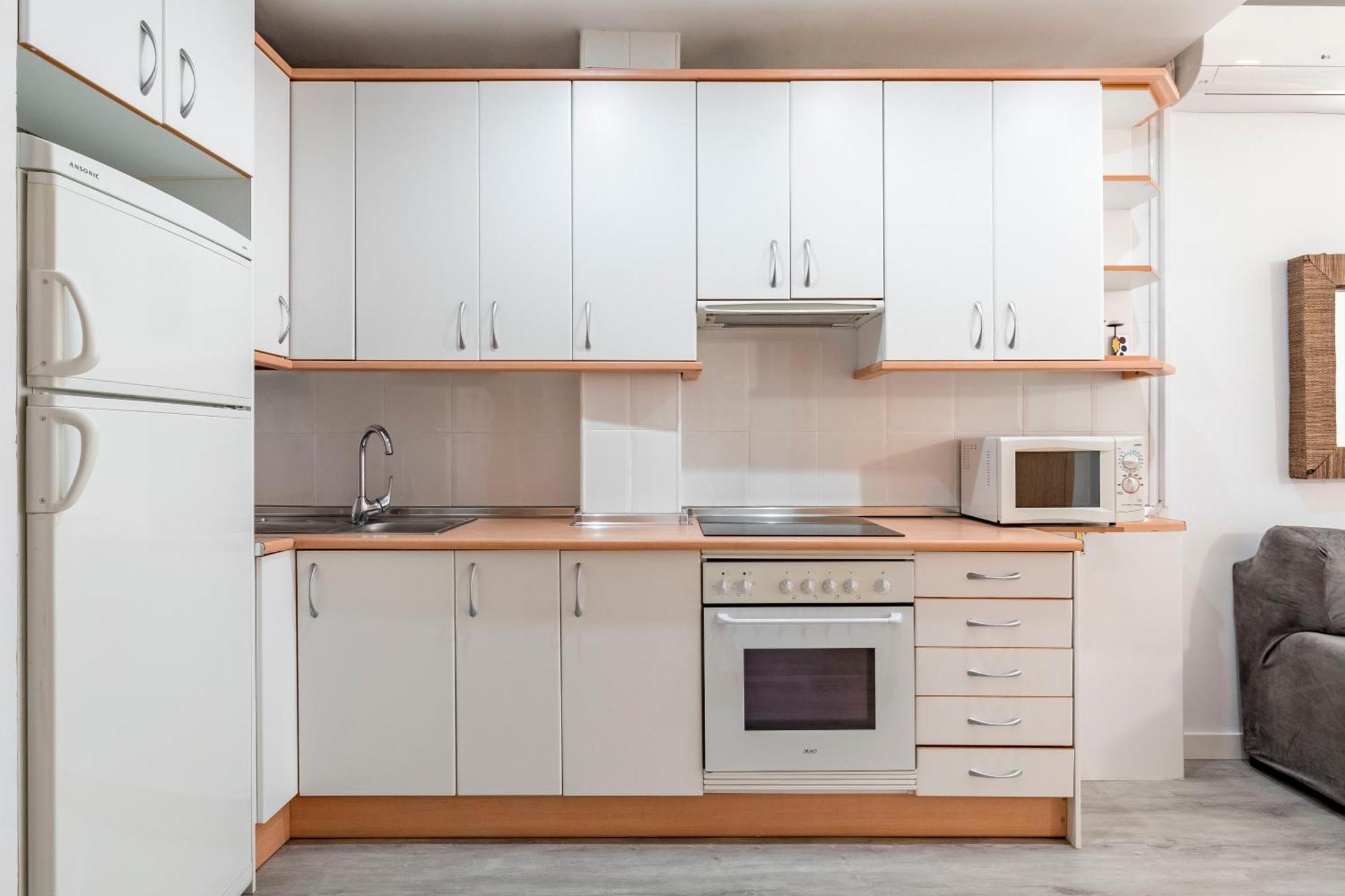 Charming Avenida America Apartment *
