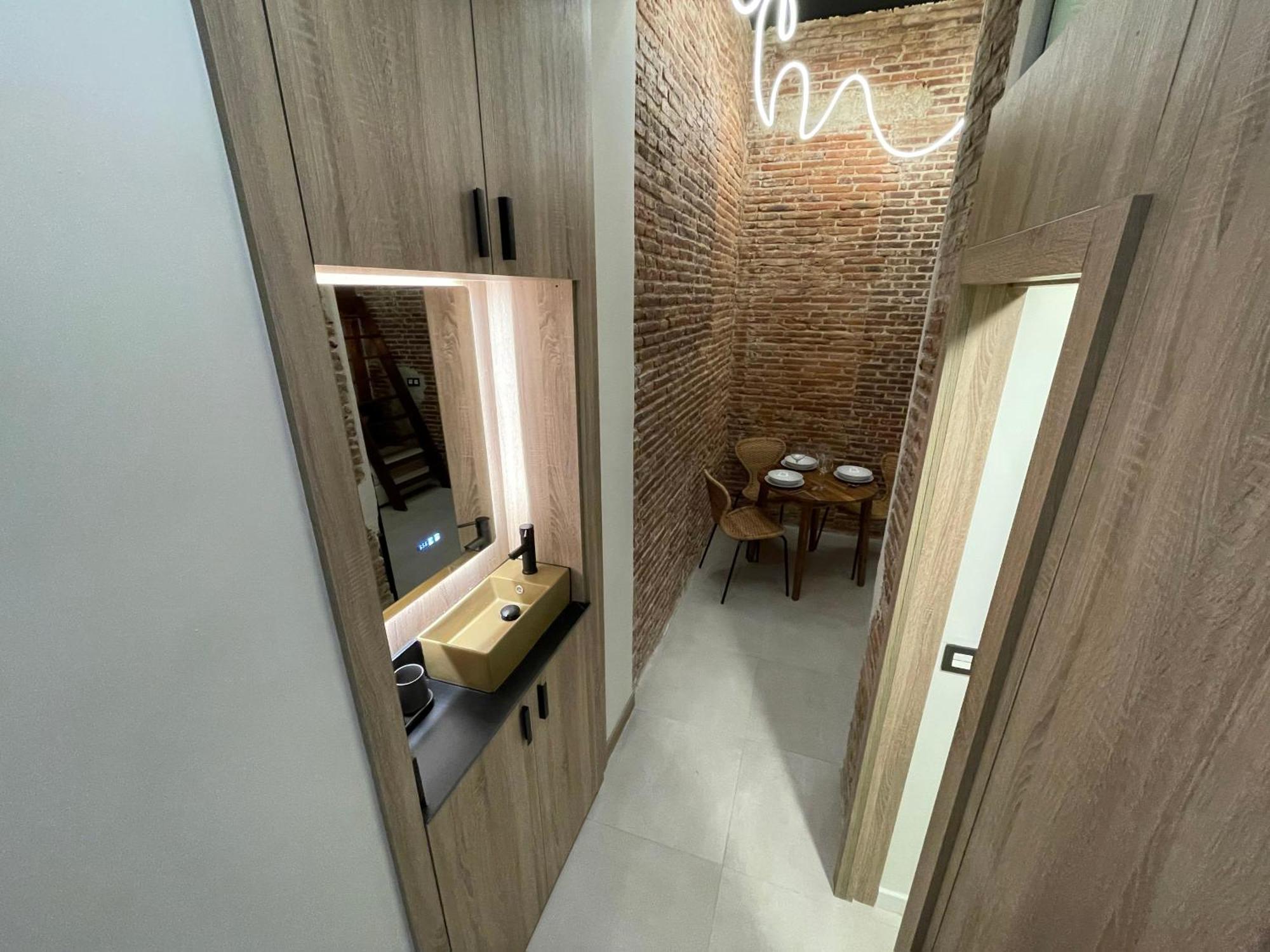 Moderno En Edificio Historico Apartment