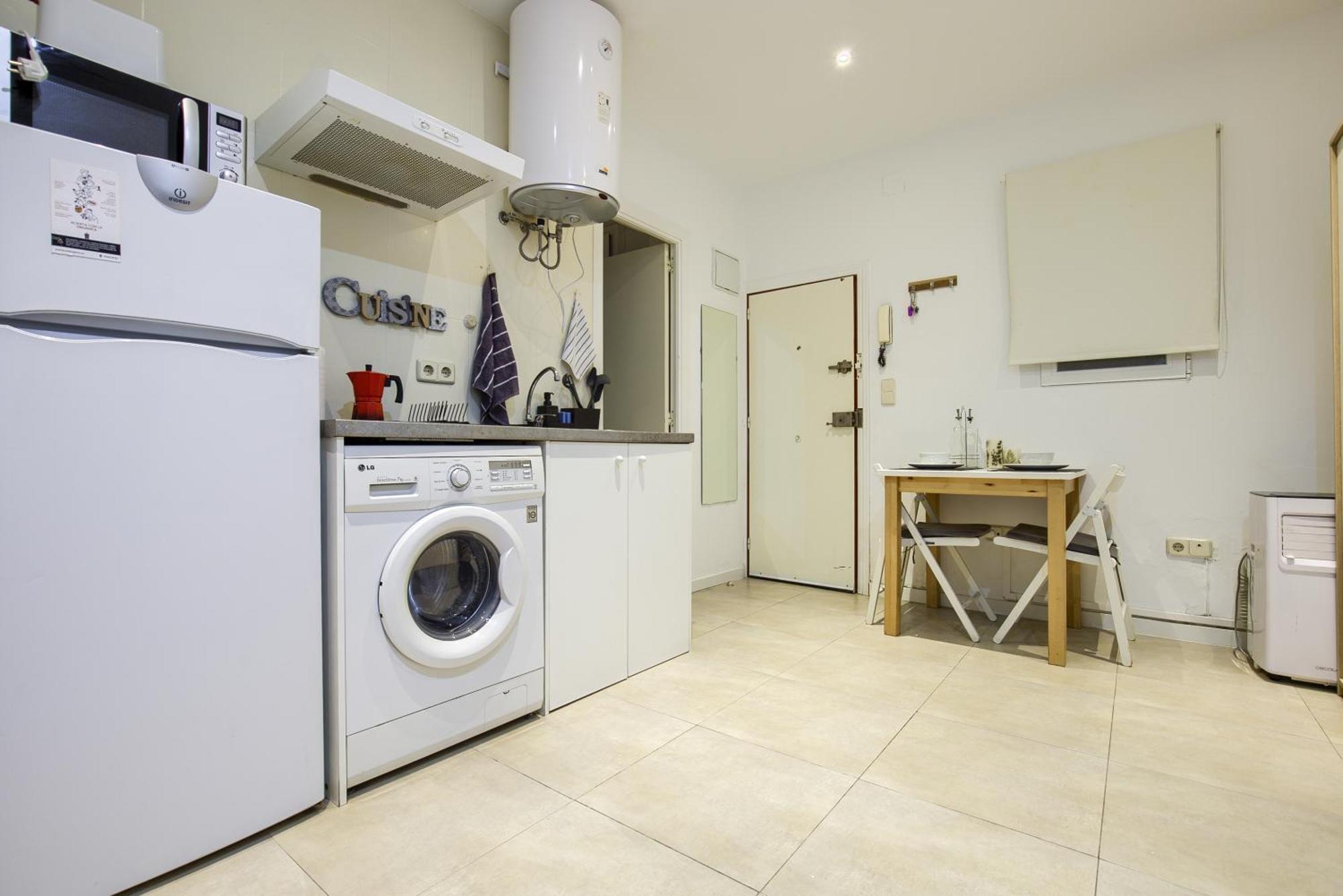Apartamento Coqueto Estudio En Madrid, Centro, 2 Pax, Wifi & Tv *