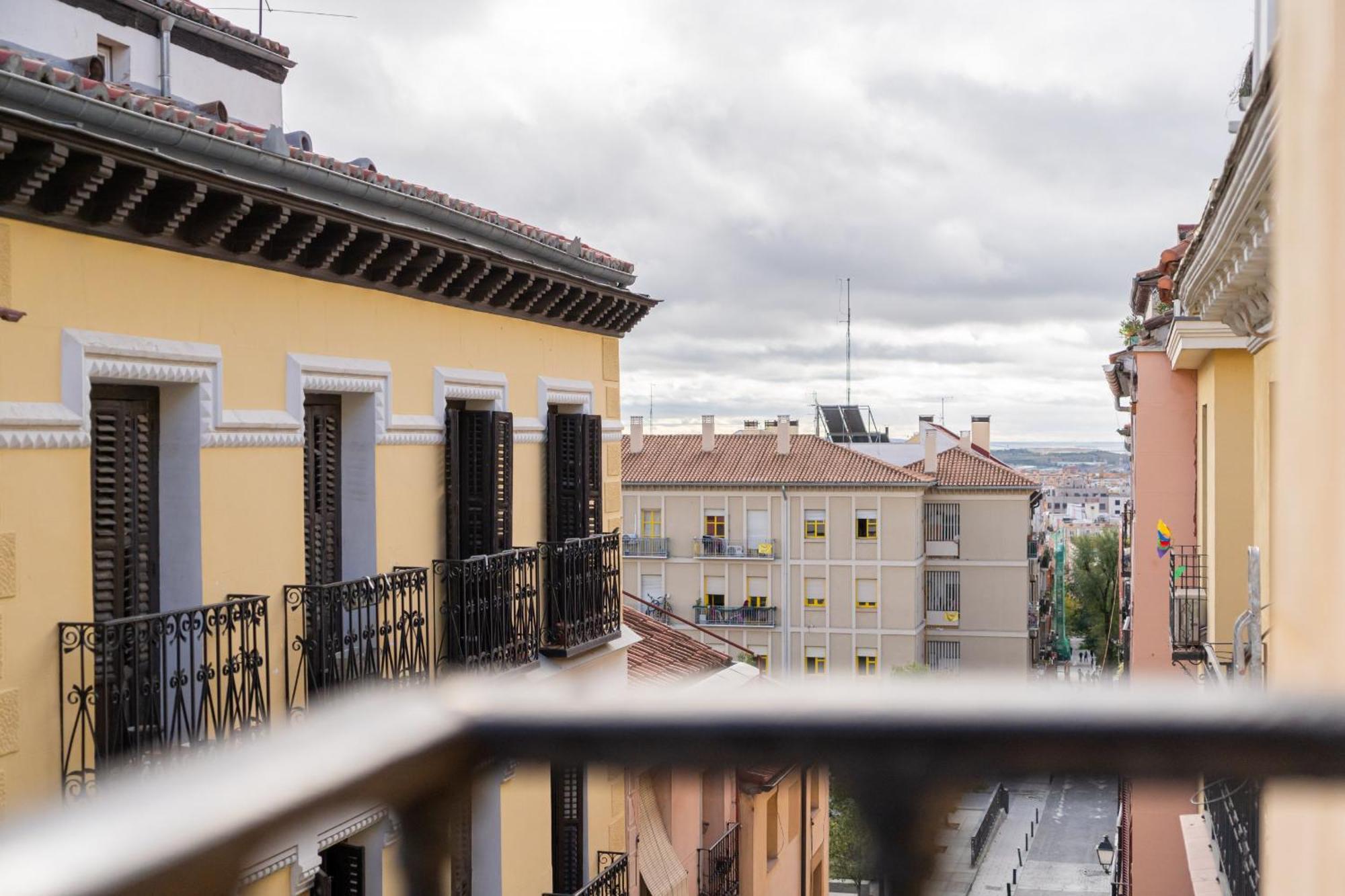 Apartamento Grande En Lavapies Alquiler Temporal Madrid