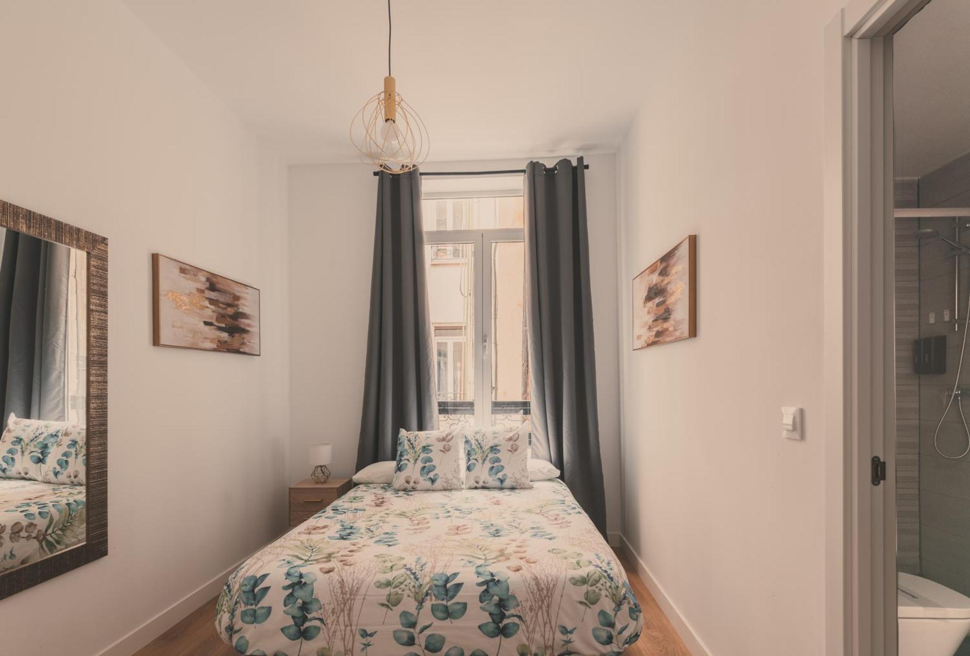 8 Rooms, 6 Bathrooms Over Gran Via Street Apartamento Madrid