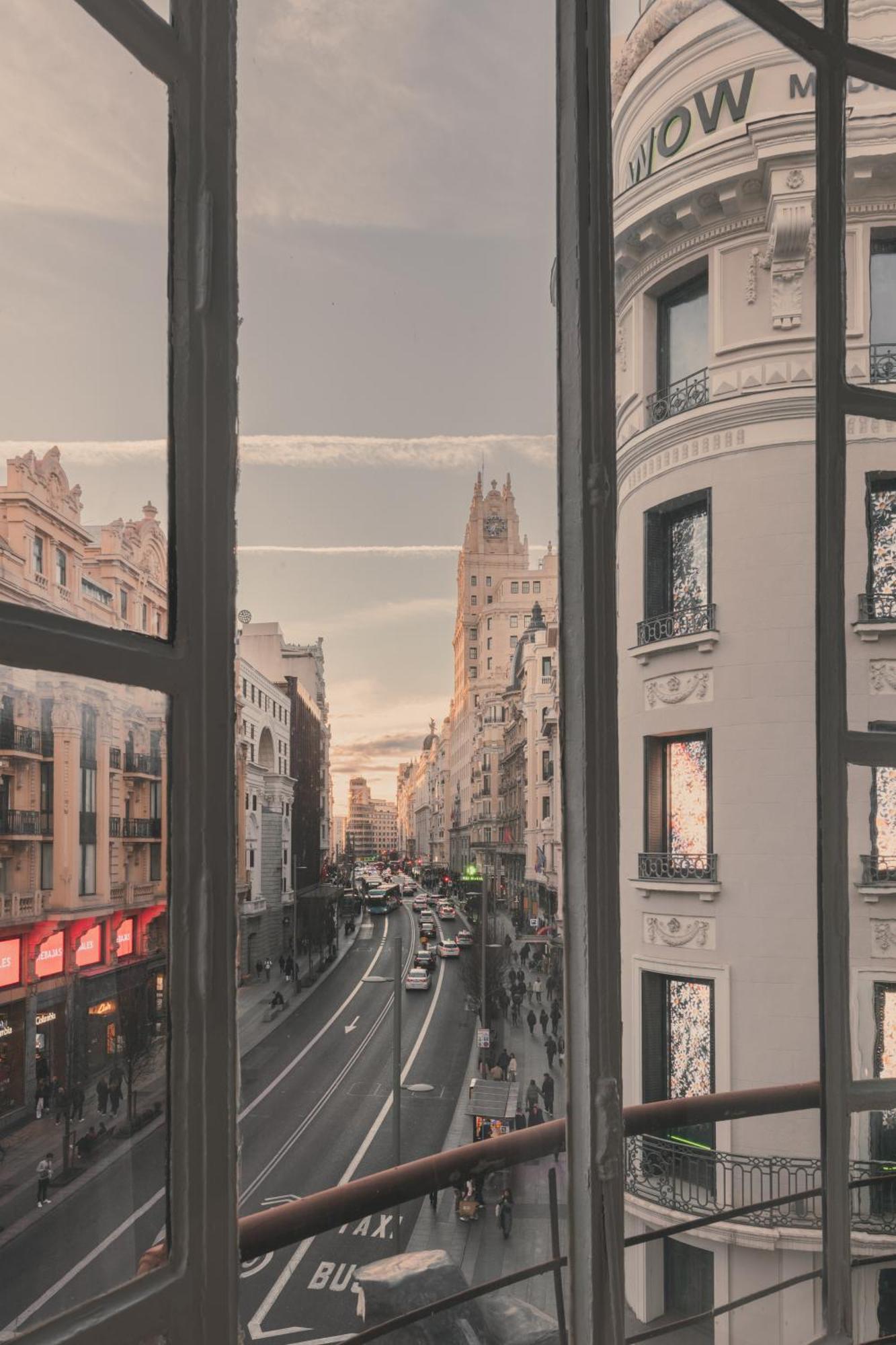 8 Rooms, 6 Bathrooms Over Gran Via Street Apartamento