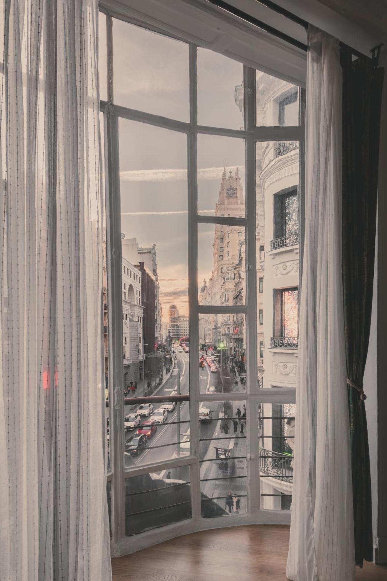 8 Rooms, 6 Bathrooms Over Gran Via Street Apartamento *