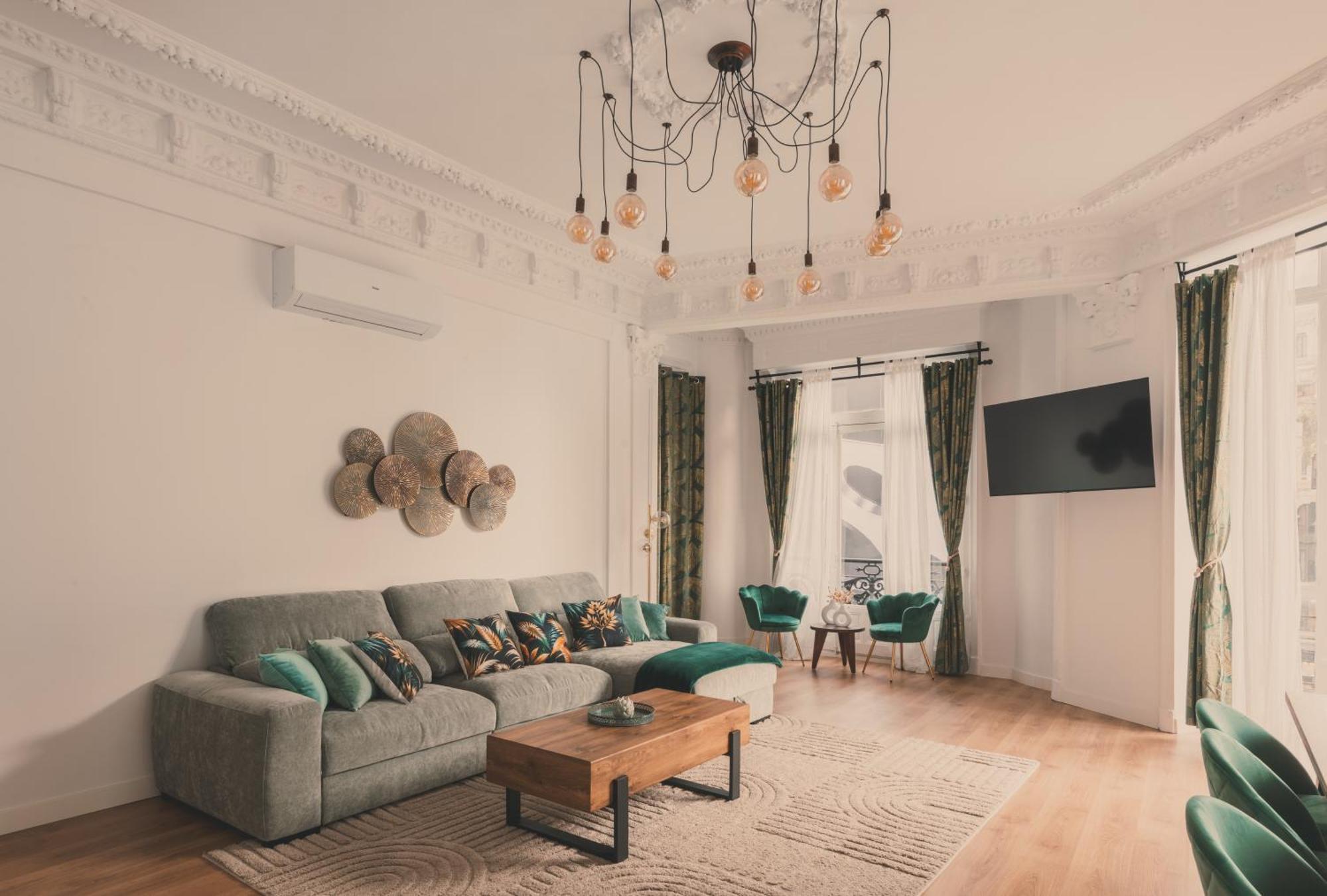 8 Rooms, 6 Bathrooms Over Gran Via Street Apartamento Madrid