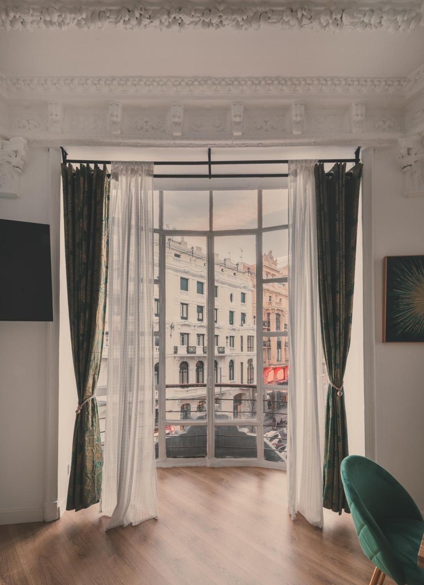 8 Rooms, 6 Bathrooms Over Gran Via Street Apartamento