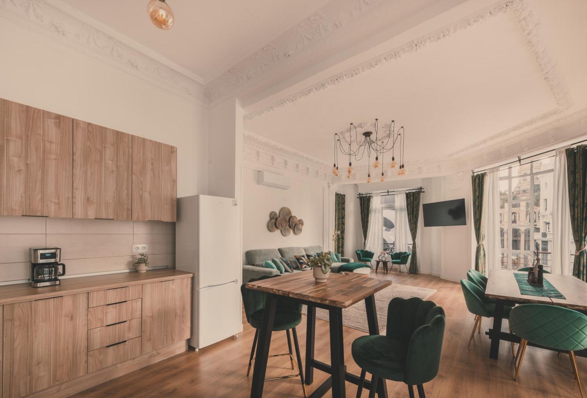 Apartamento 8 Rooms, 6 Bathrooms Over Gran Via Street Madrid