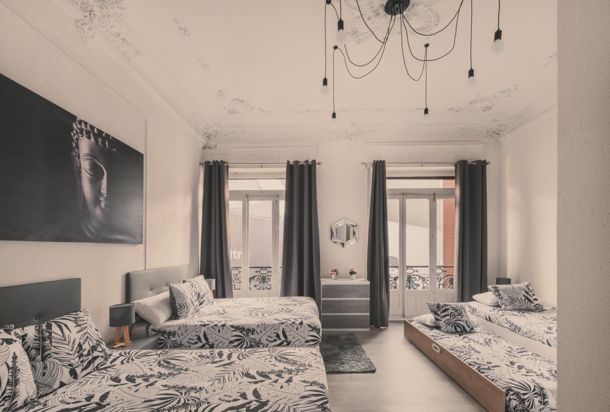 8 Rooms, 6 Bathrooms Over Gran Via Street Apartamento