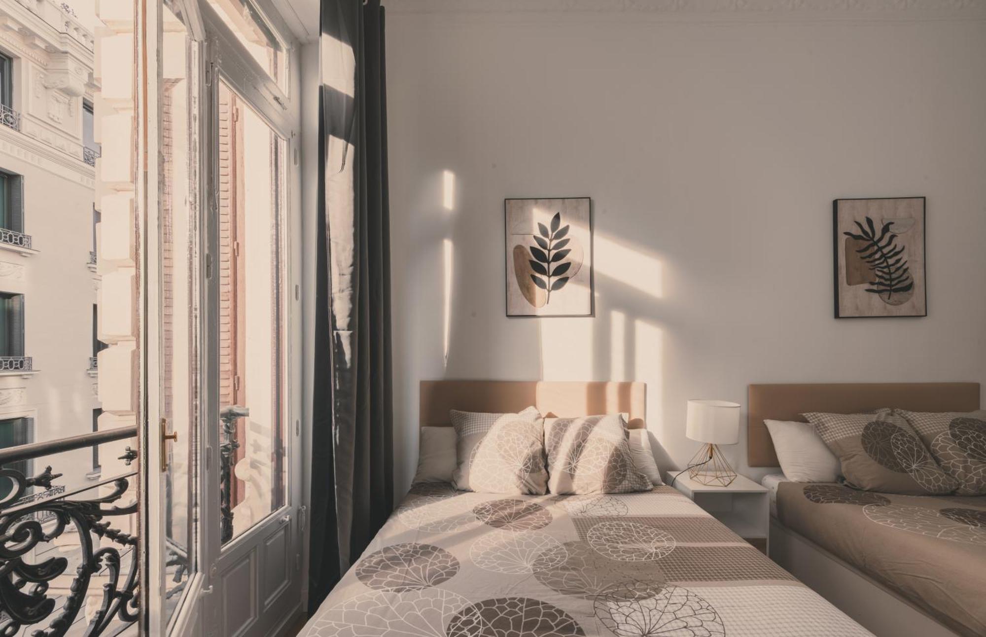 8 Rooms, 6 Bathrooms Over Gran Via Street Apartamento Madrid