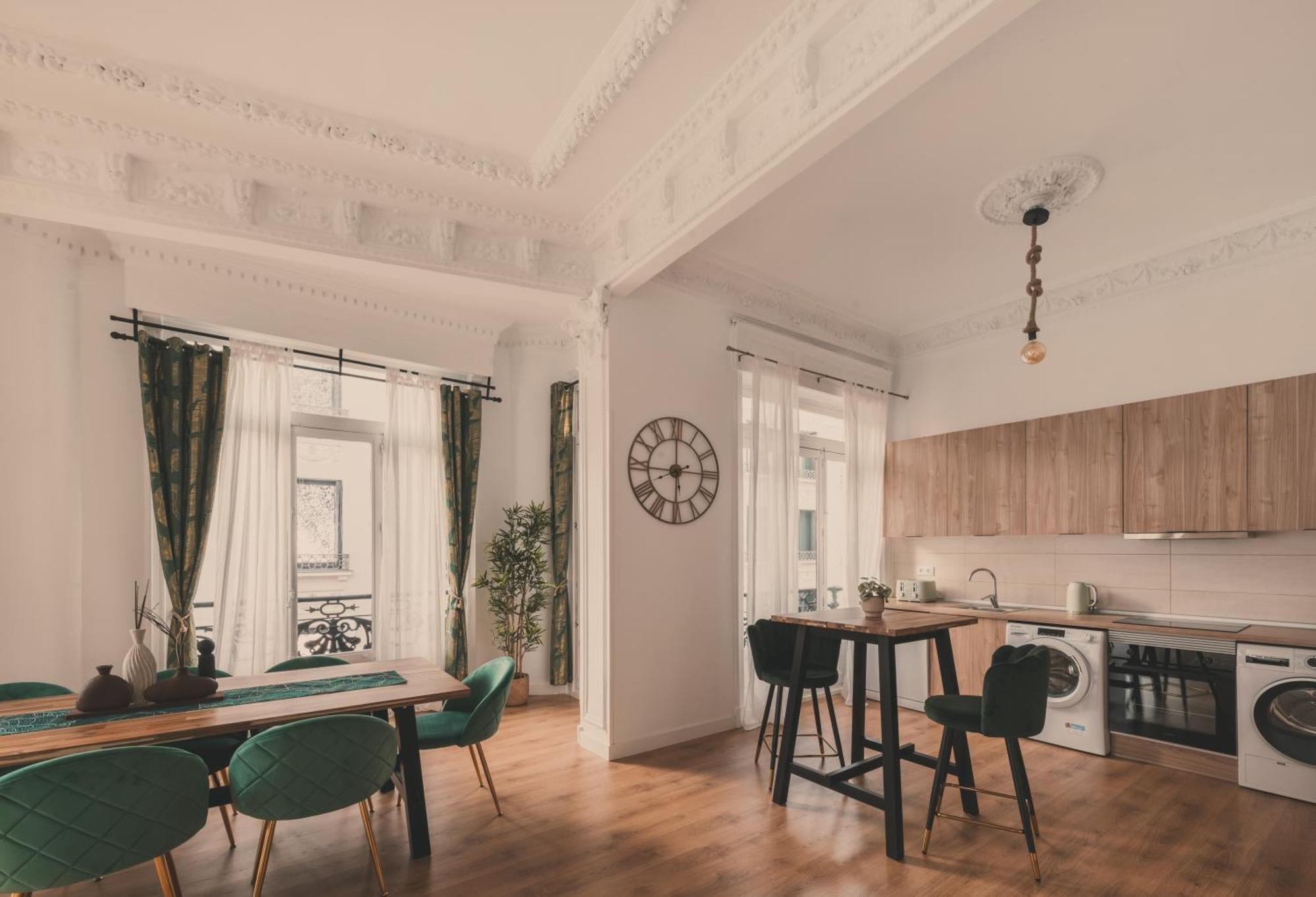 8 Rooms, 6 Bathrooms Over Gran Via Street Apartamento
