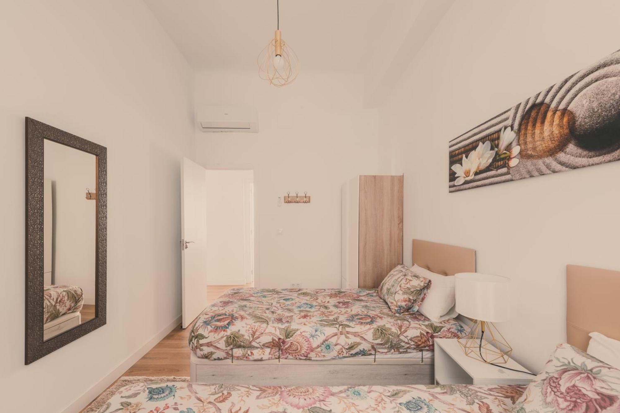 8 Rooms, 6 Bathrooms Over Gran Via Street Apartamento