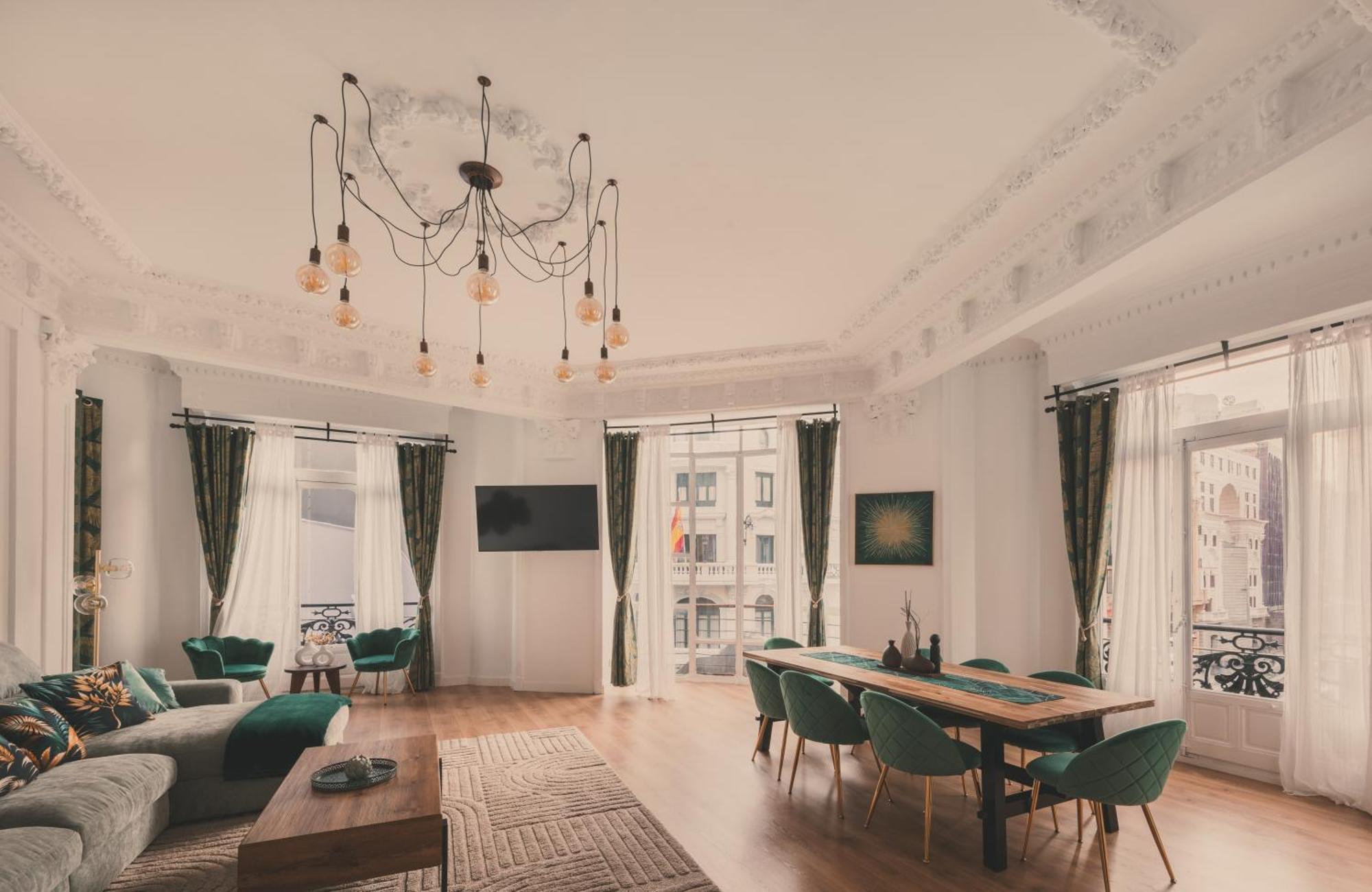 8 Rooms, 6 Bathrooms Over Gran Via Street Apartamento *