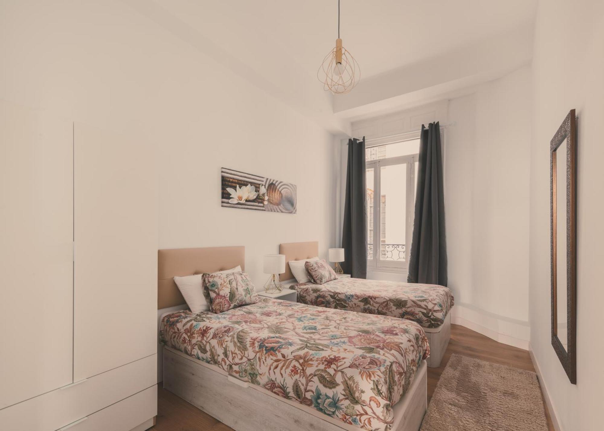 Apartamento 8 Rooms, 6 Bathrooms Over Gran Via Street Madrid