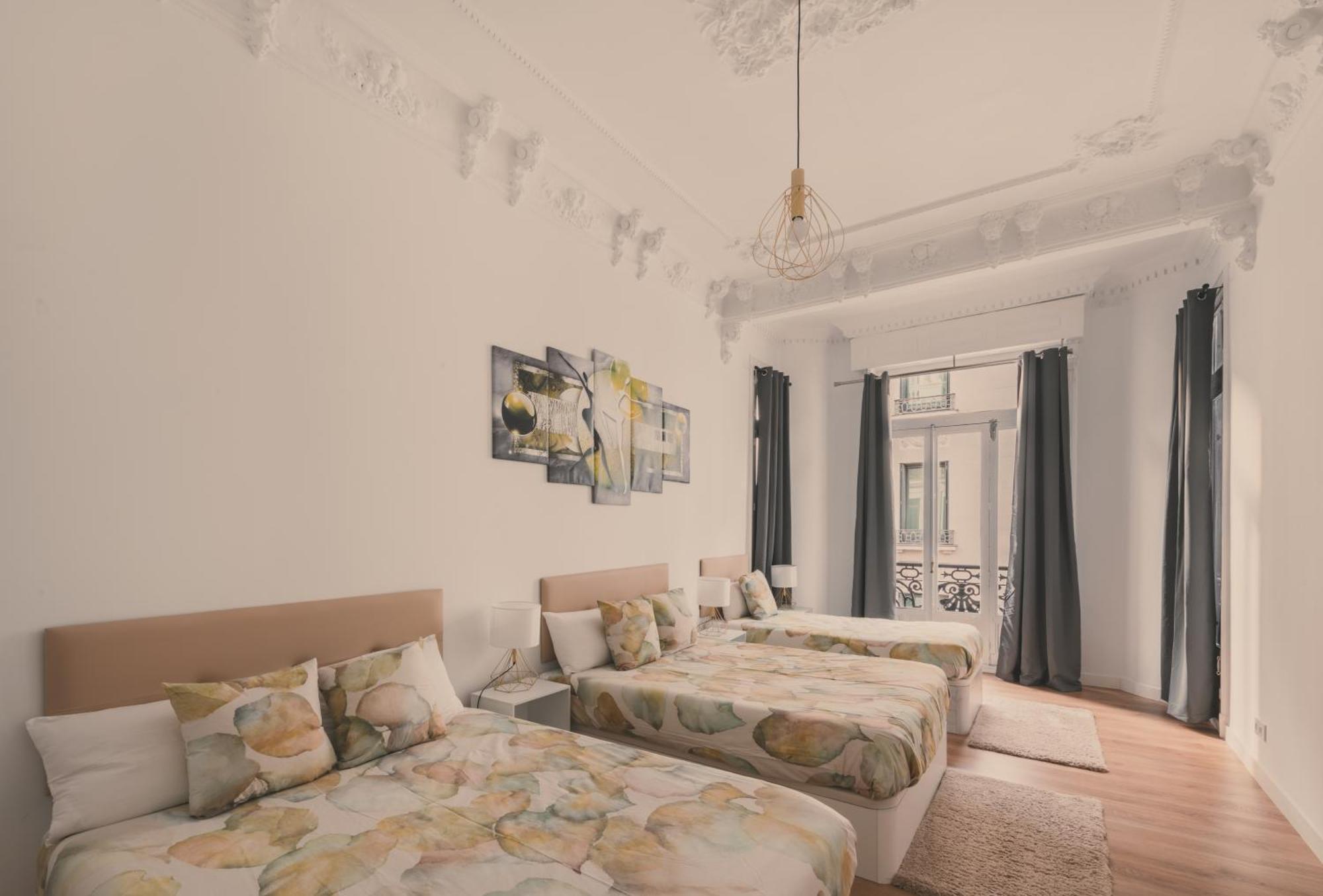 8 Rooms, 6 Bathrooms Over Gran Via Street Apartamento *
