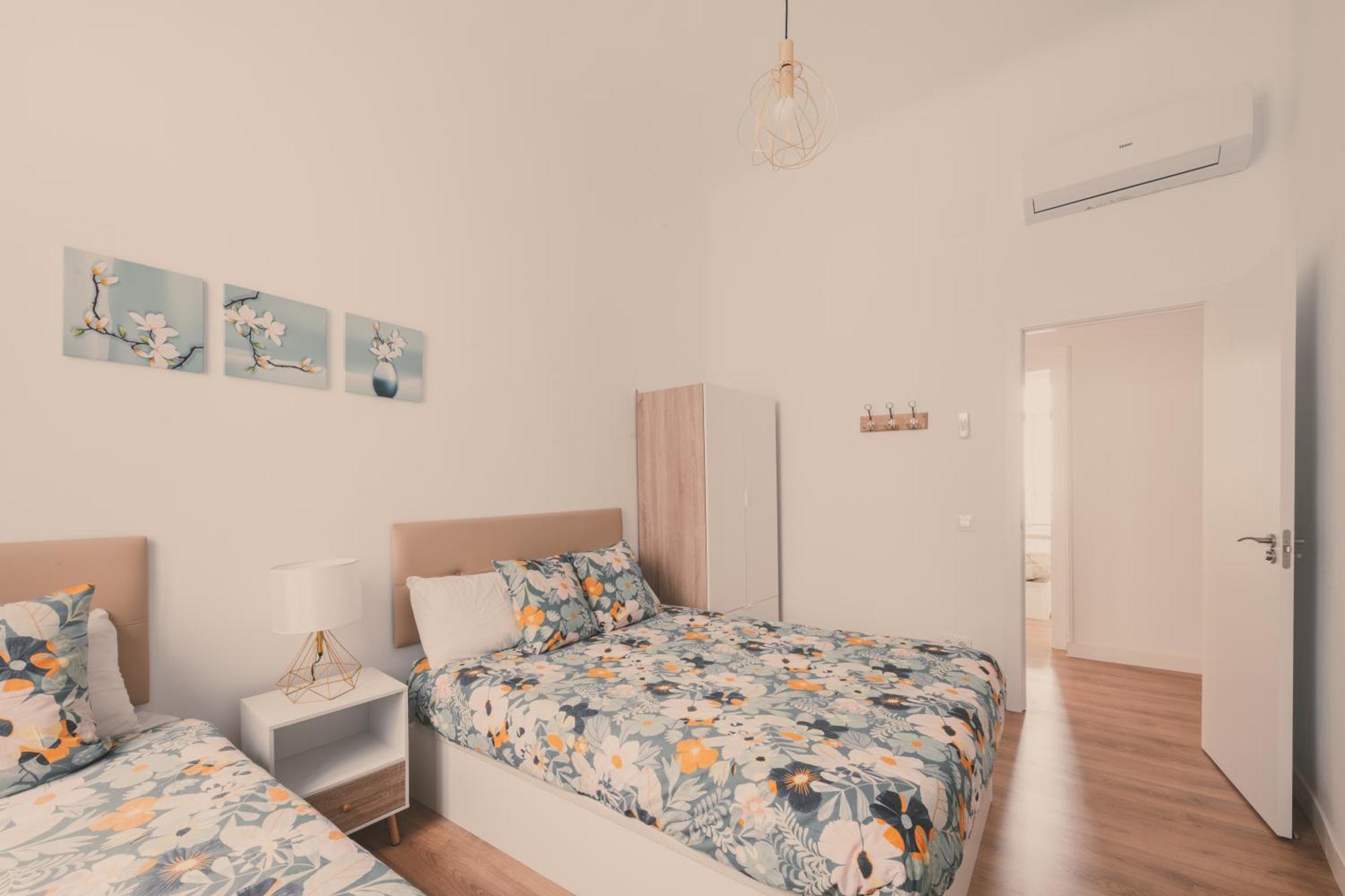 8 Rooms, 6 Bathrooms Over Gran Via Street Apartamento *