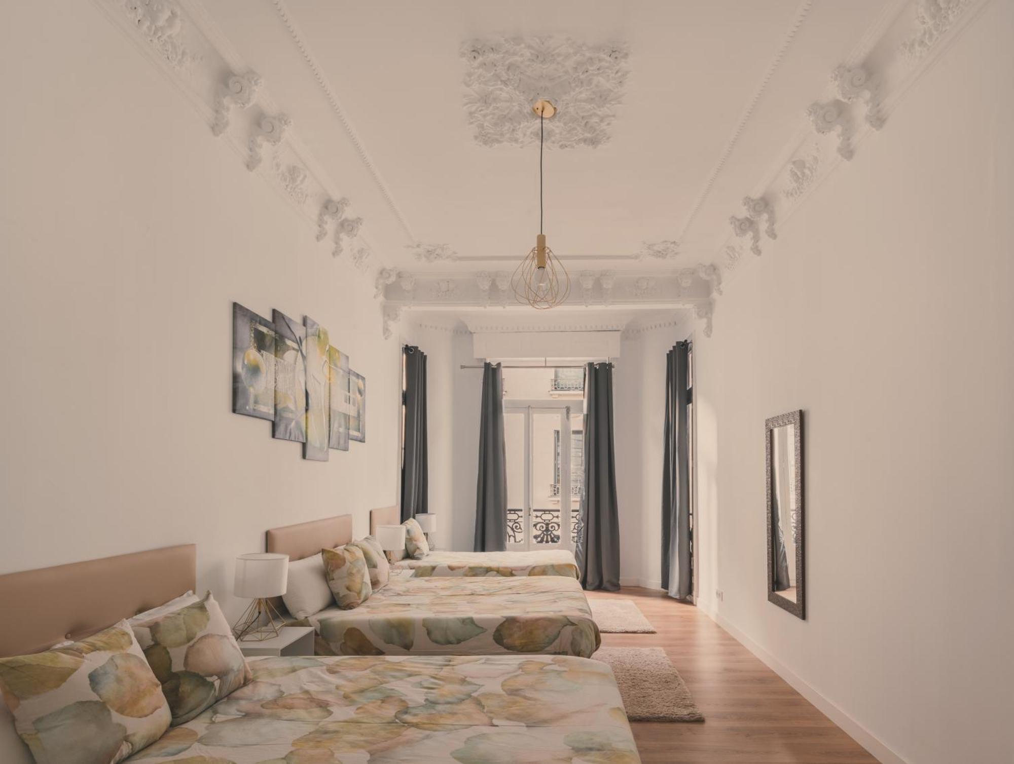 8 Rooms, 6 Bathrooms Over Gran Via Street Apartamento