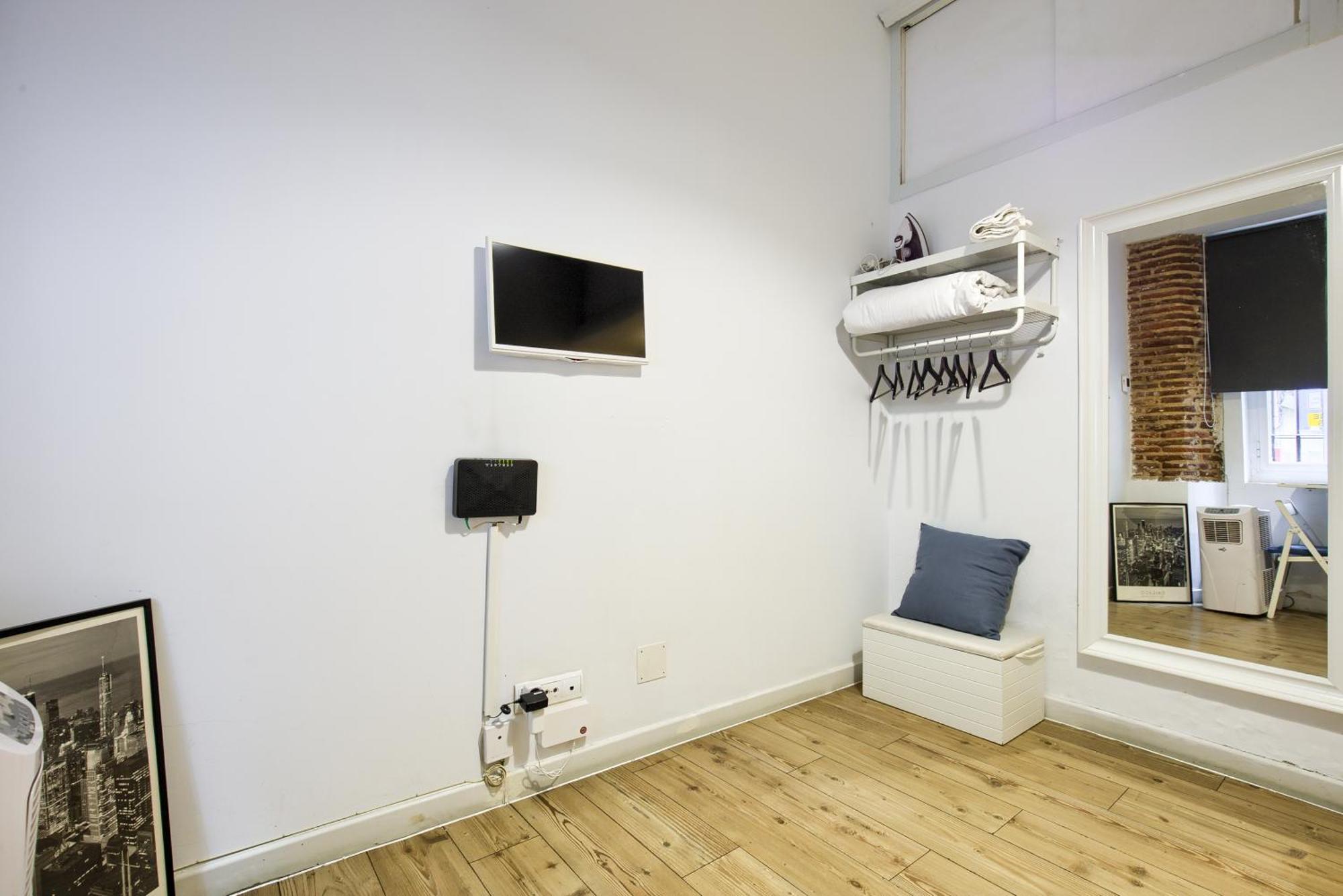 Intimo Estudio En Madrid, Centro, 2pax, Wifi & Tv