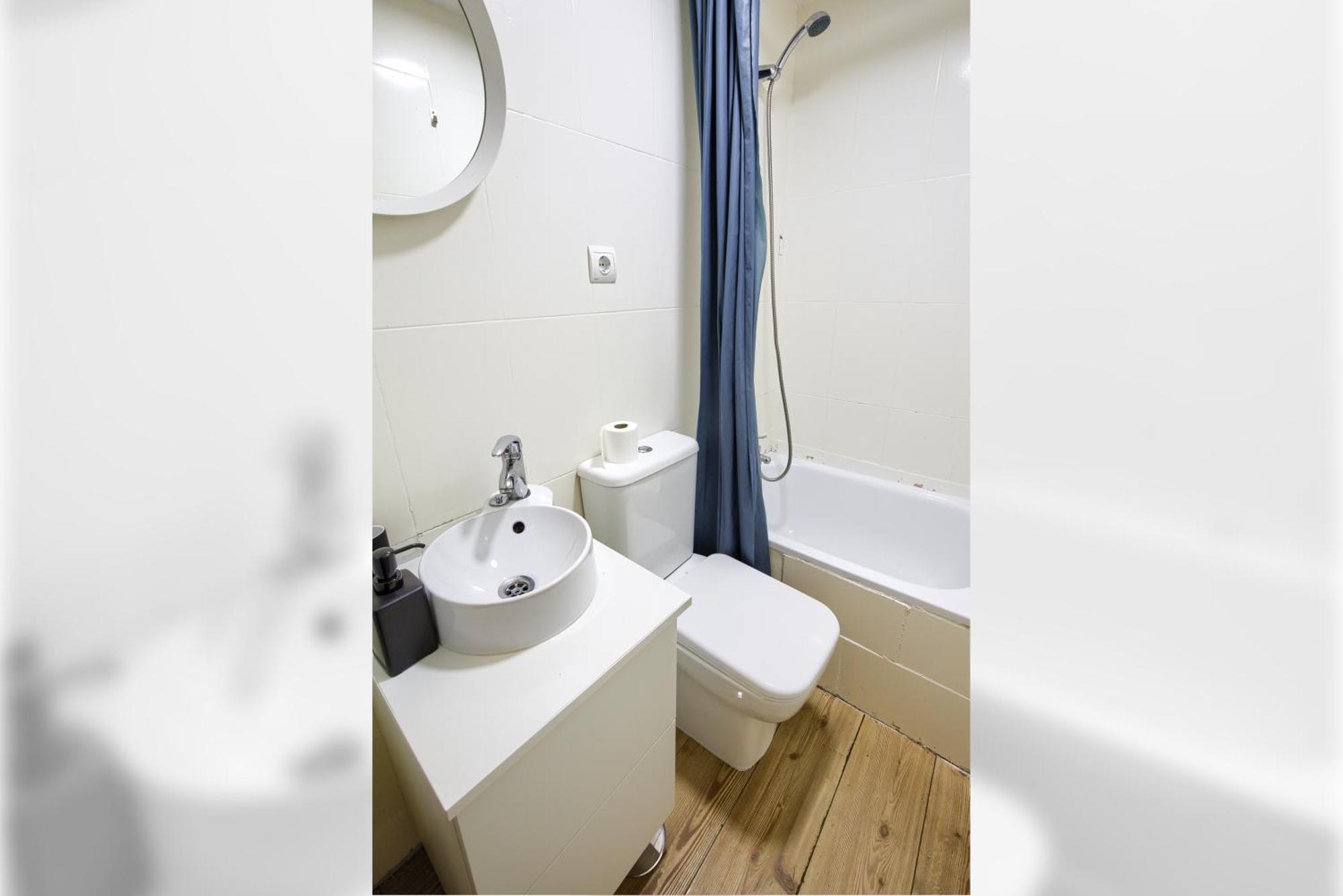 Intimo Estudio En Madrid, Centro, 2pax, Wifi & Tv Apartamento Madri