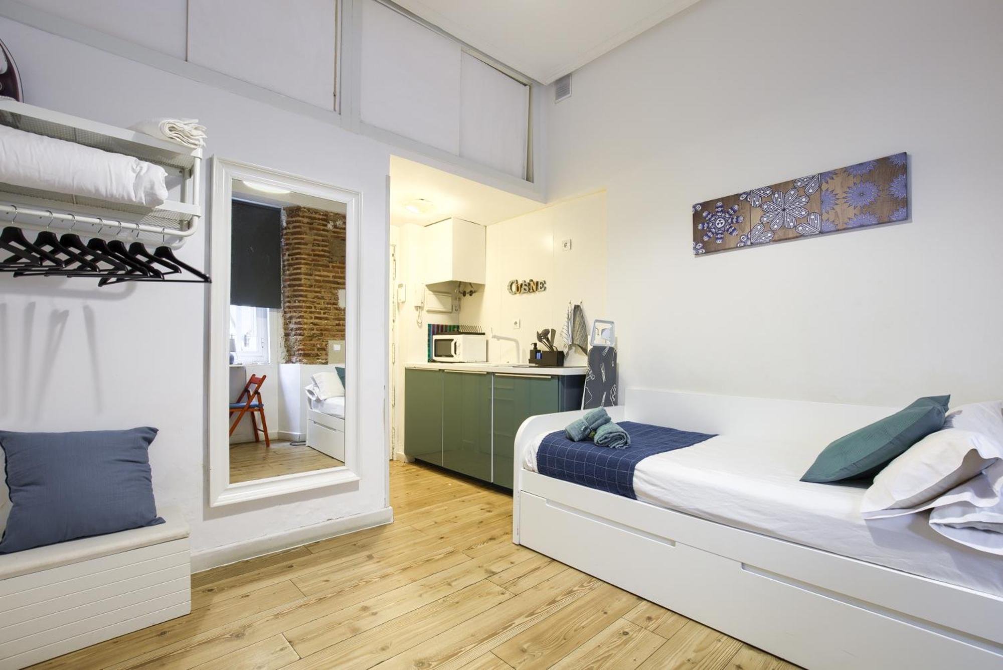 Intimo Estudio En Madrid, Centro, 2pax, Wifi & Tv Apartamento Madri