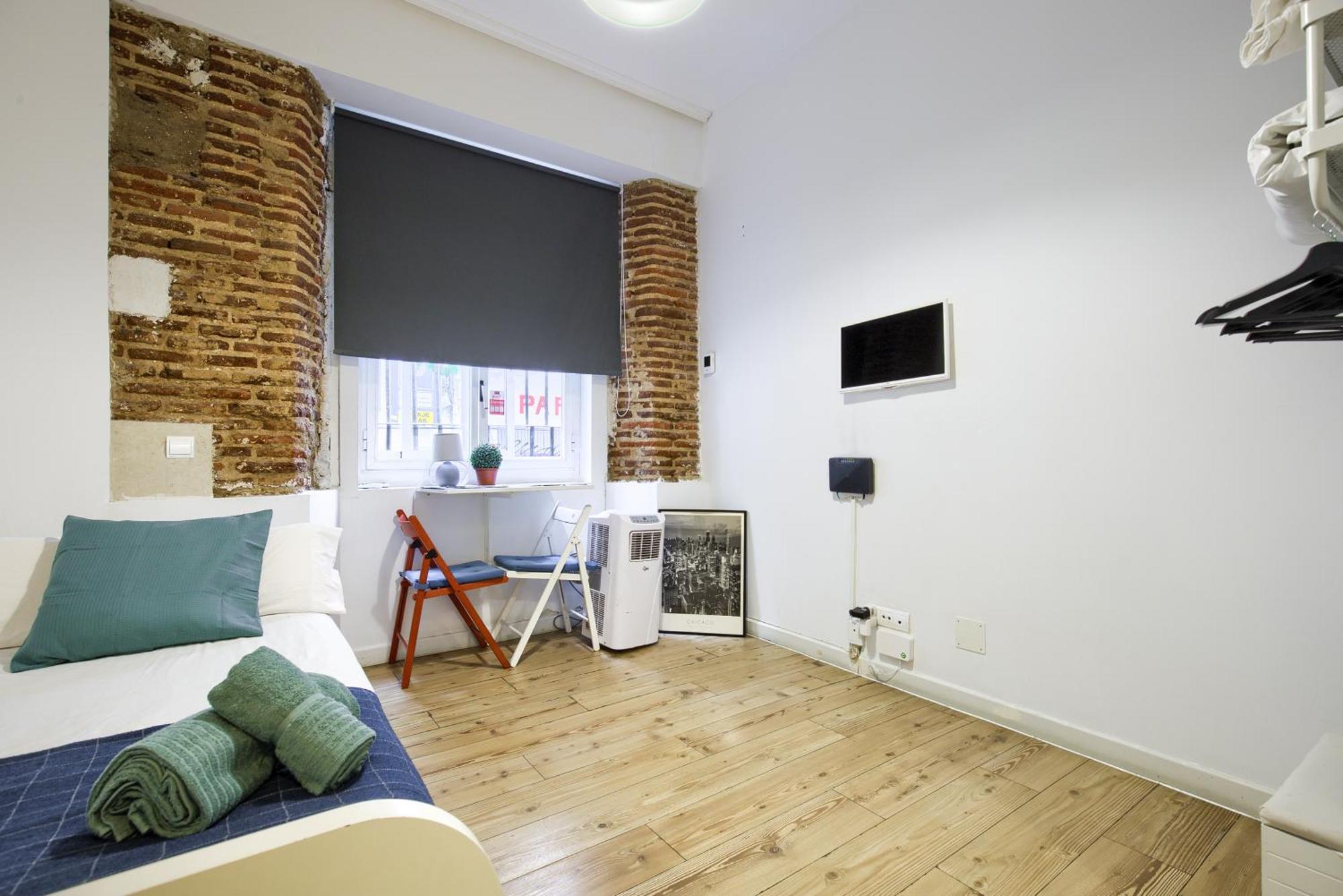 Intimo Estudio En Madrid, Centro, 2pax, Wifi & Tv *