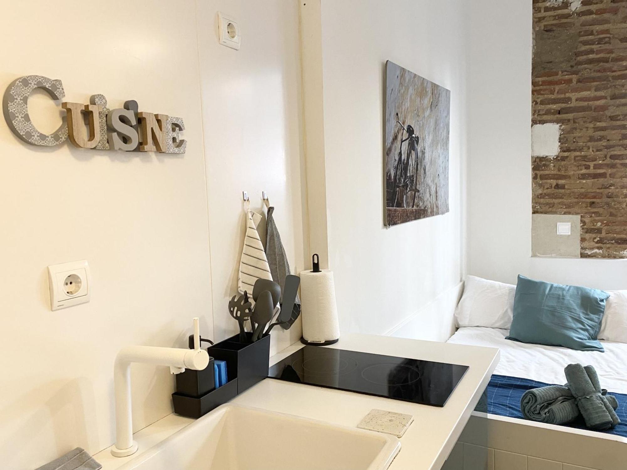 Intimo Estudio En Madrid, Centro, 2pax, Wifi & Tv