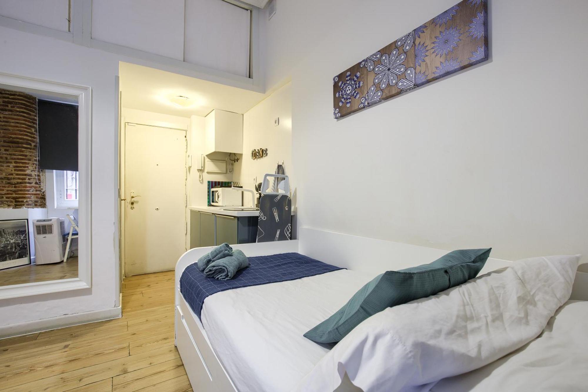Intimo Estudio En Madrid, Centro, 2pax, Wifi & Tv
