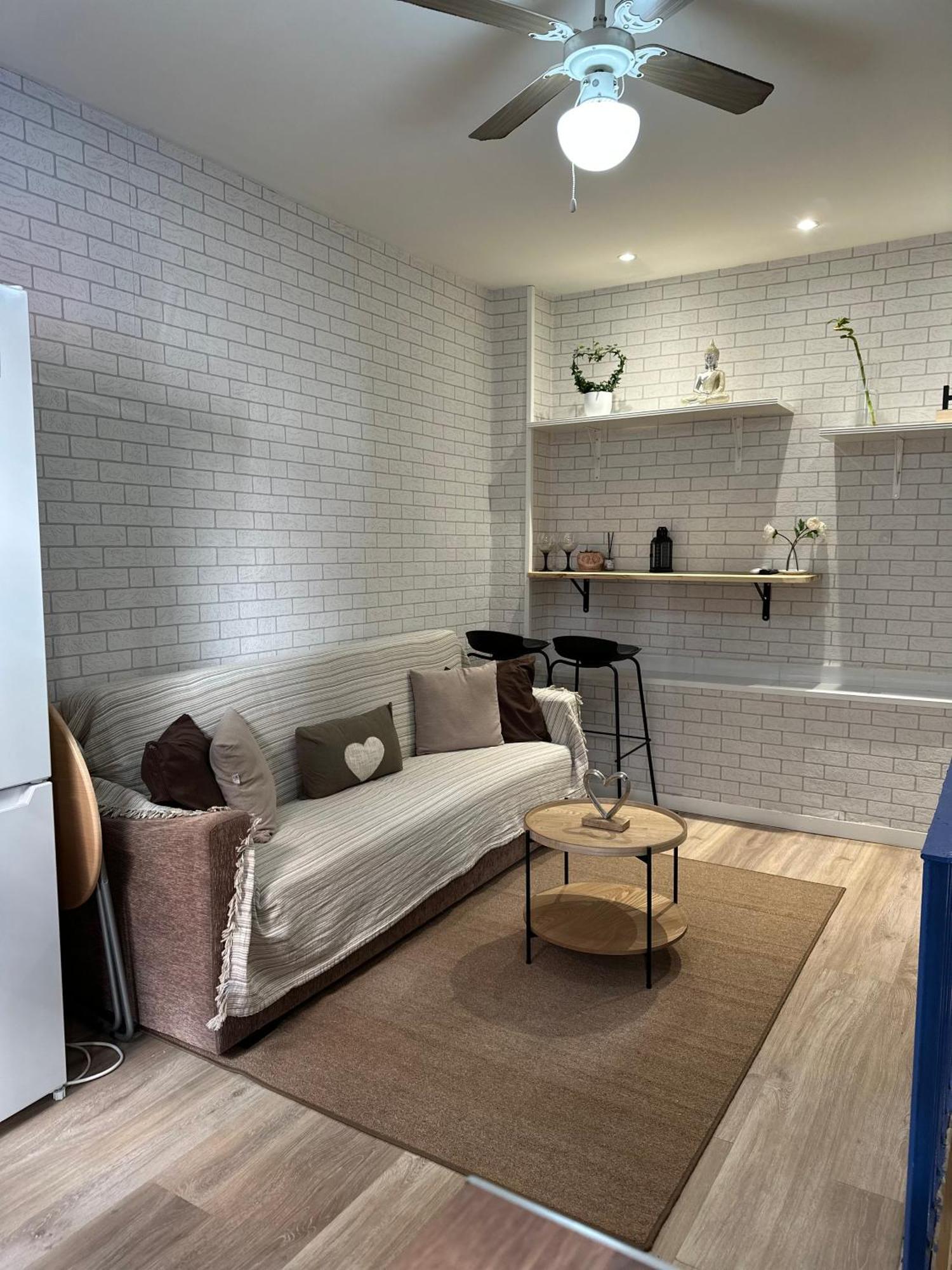 Estudio Acogedor Y Moderno * Madrid