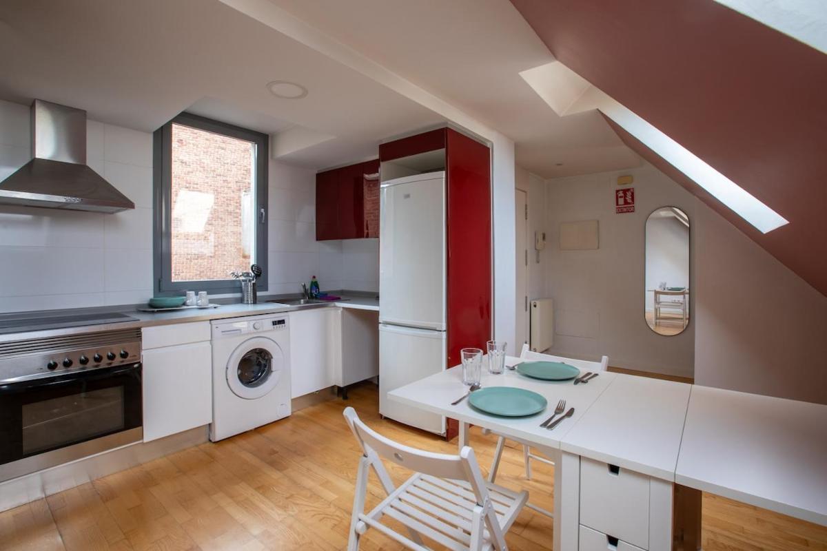 Apartment Cozy Modern In Madrid