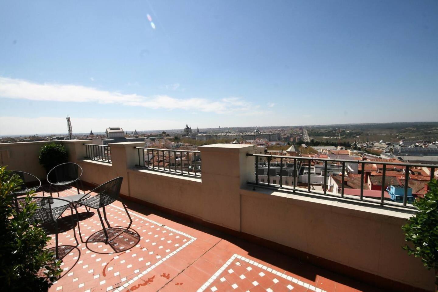 Atico En La Gran Via Con Terraza Al Palacio Real Apartamento Madrid