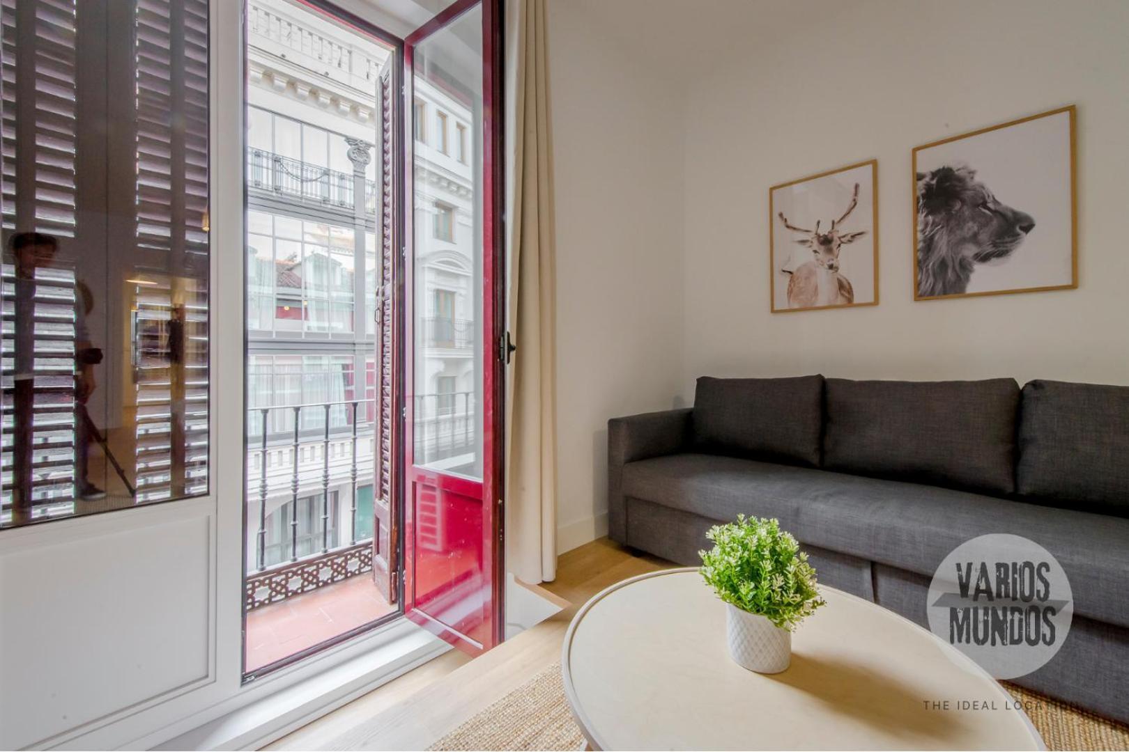 Tu Balcon En 3, Carretas 25 Madrid