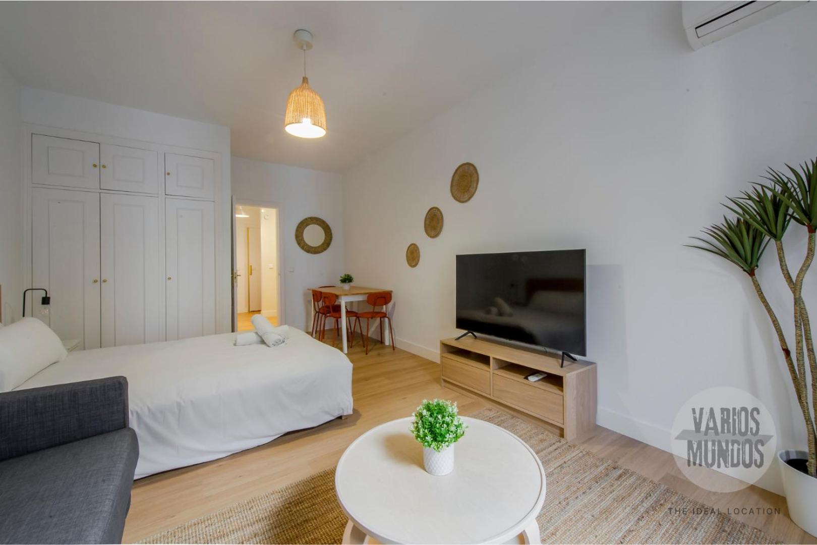 Tu Balcon En 3, Carretas 25 * Madrid
