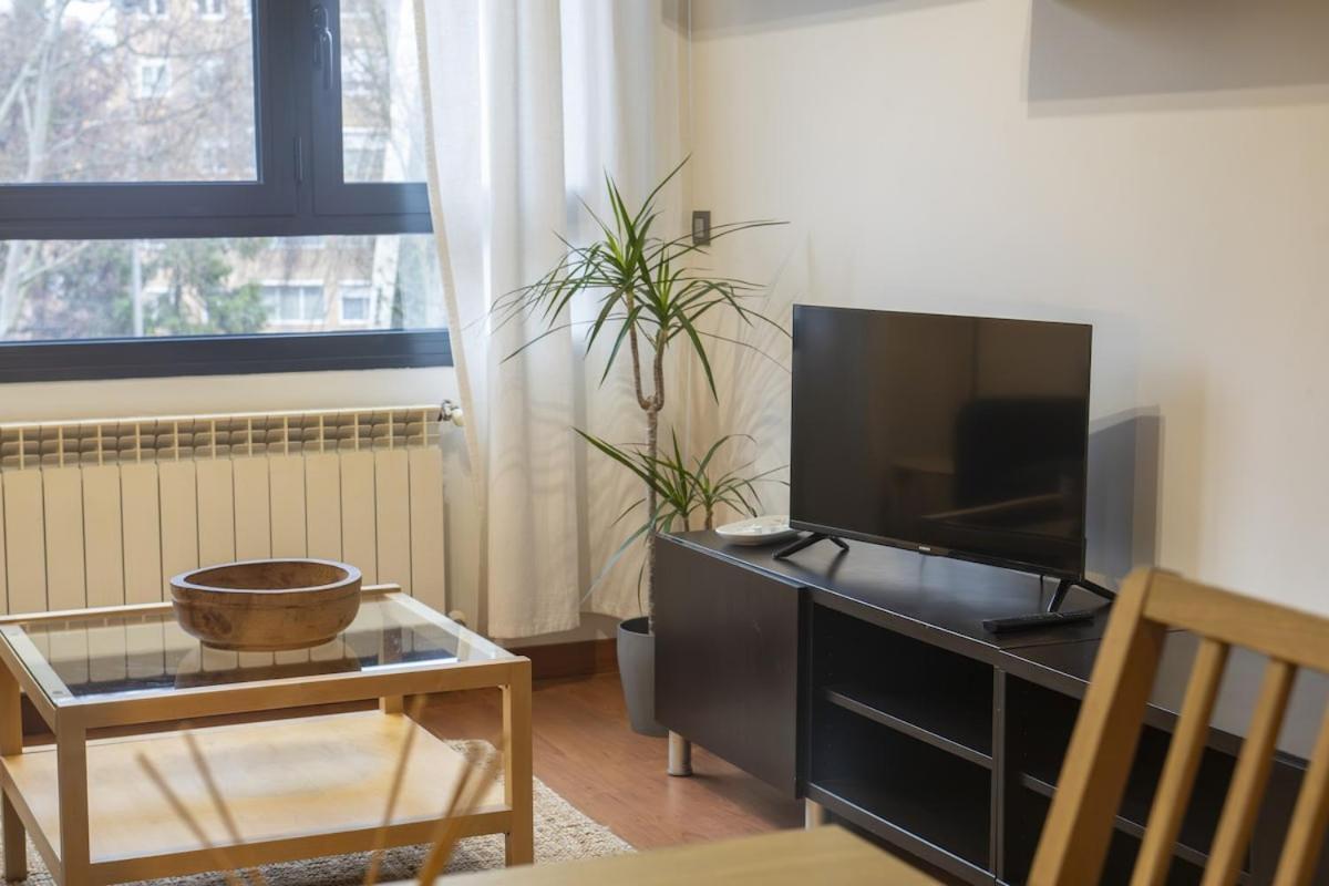 Apartamento For Charming 1bedroom Gym Temporal Sres531i Madrid