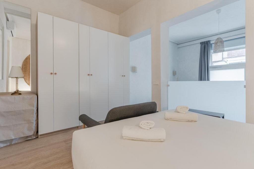 Modern Cozy With Yard - 1bd 1bath - Metro Tetuan Madrid