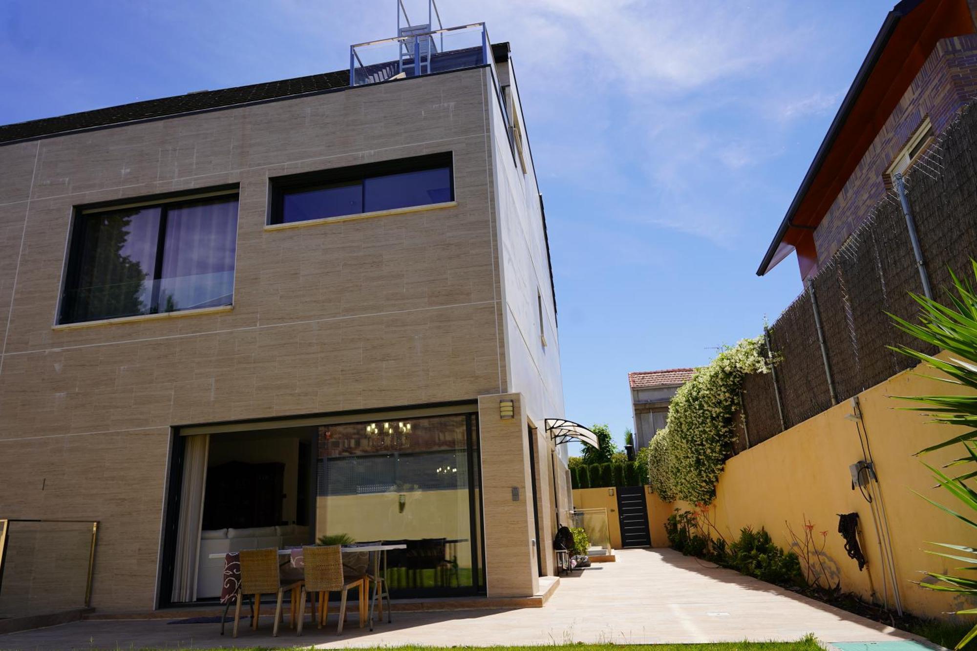 Casa Completa De Lujo Con Jardin Y Piscina Compartida *
