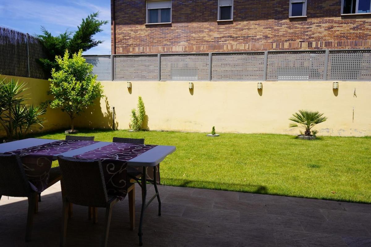 Casa Completa De Lujo Con Jardin Y Piscina Compartida * Madrid