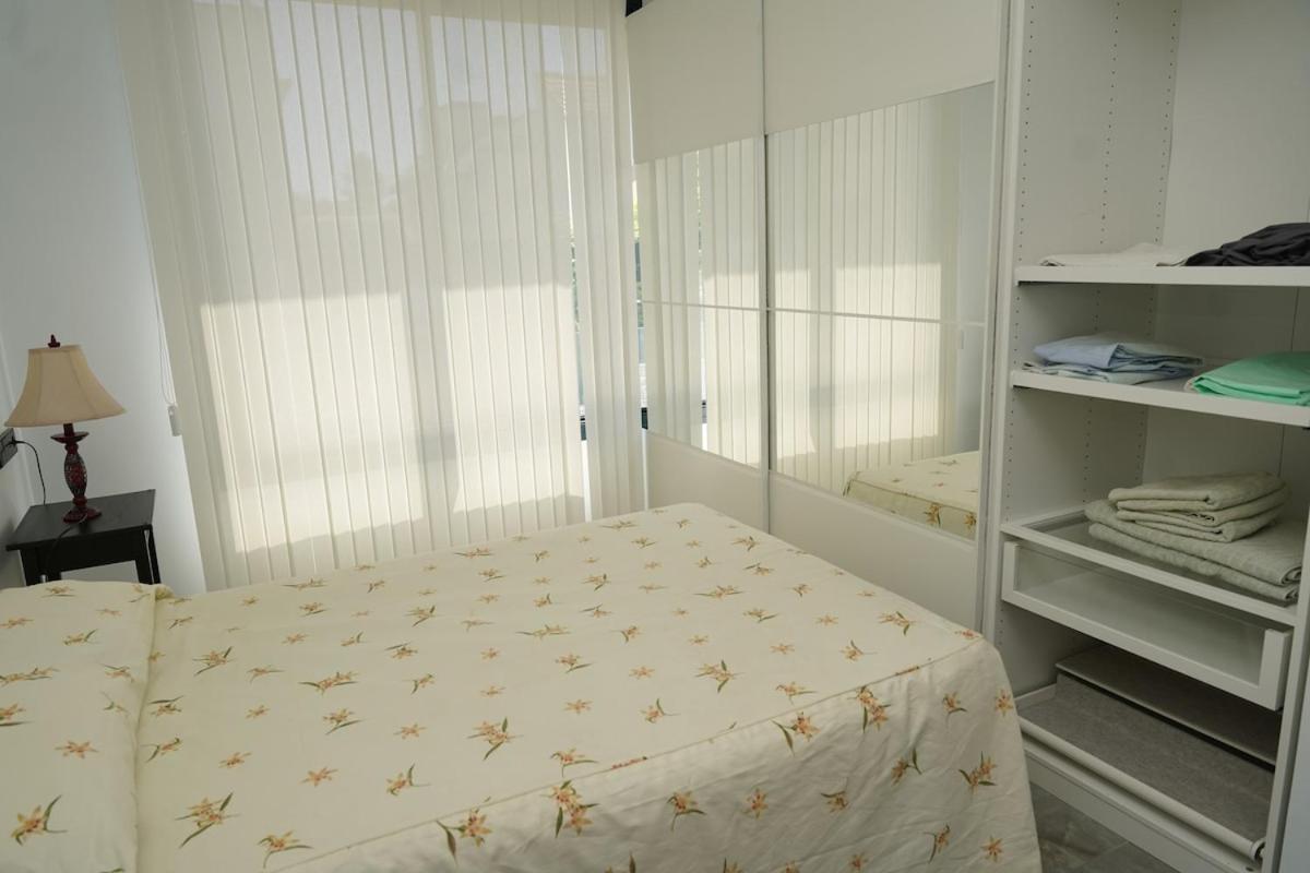 Hébergement de vacances Casa Completa De Lujo Con Jardin Y Piscina Compartida