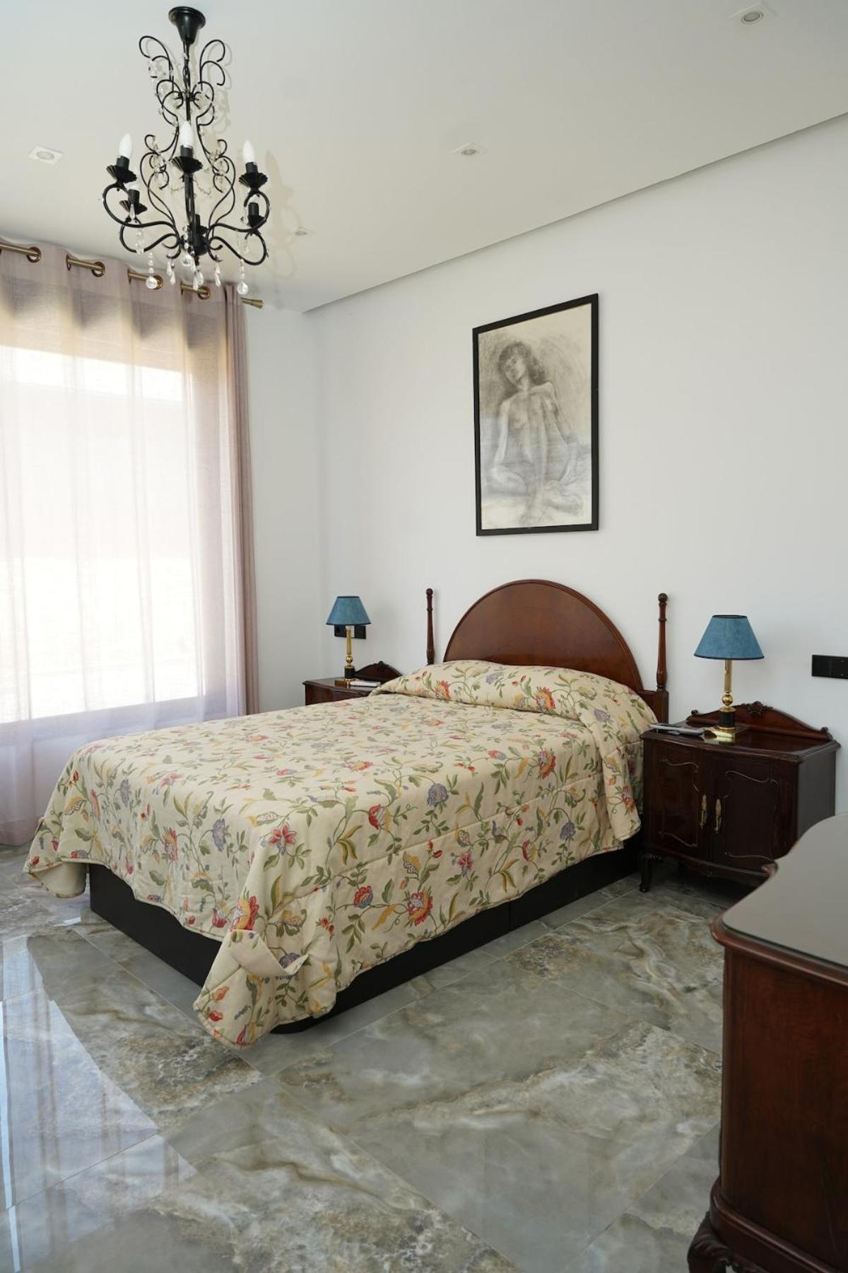 Casa Completa De Lujo Con Jardin Y Piscina Compartida Hébergement de vacances Madrid