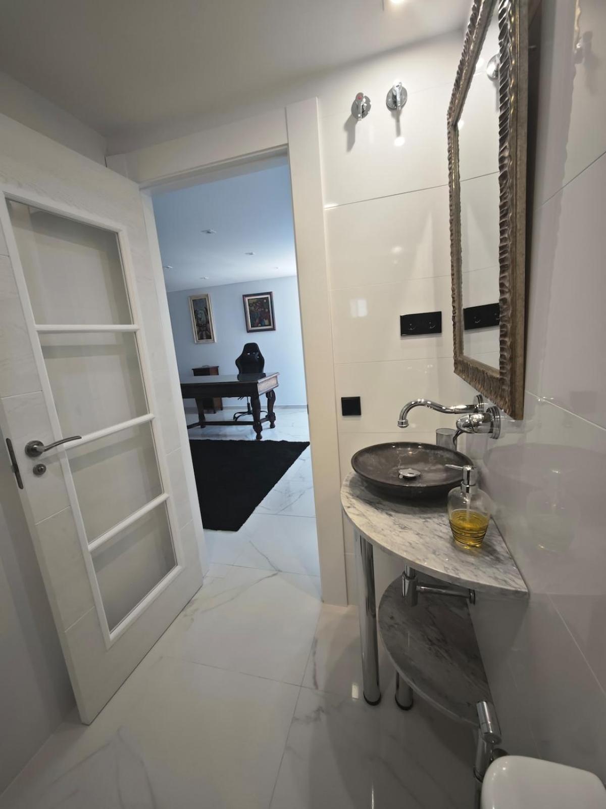 Casa Completa De Lujo Con Jardin Y Piscina Compartida