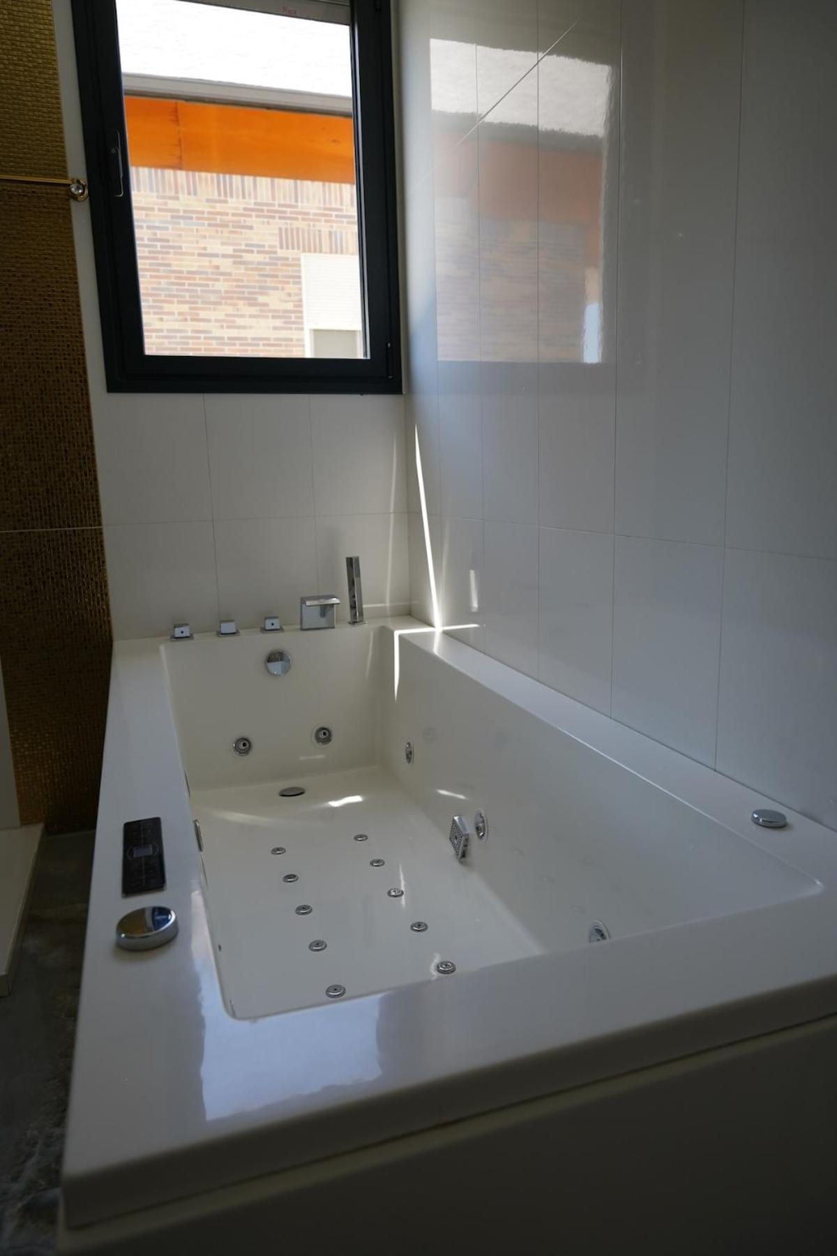 Casa Completa De Lujo Con Jardin Y Piscina Compartida Hébergement de vacances Madrid