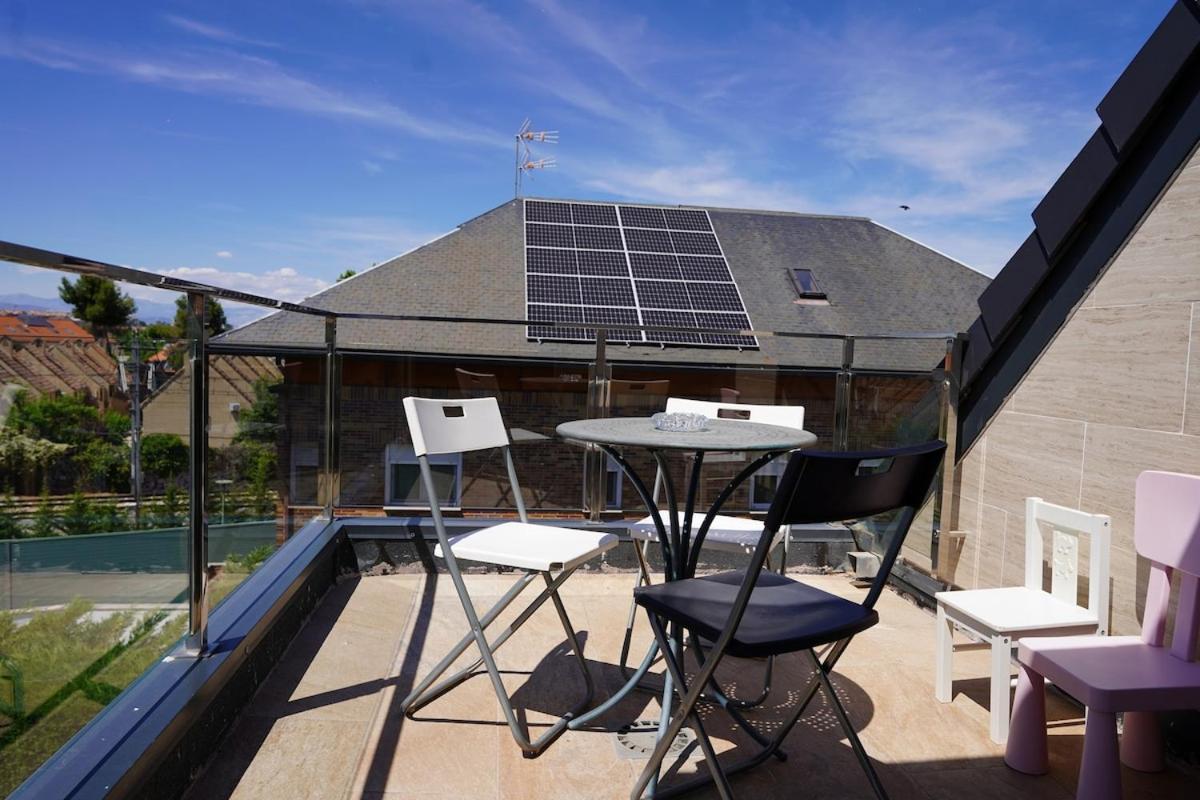 Casa Completa De Lujo Con Jardin Y Piscina Compartida Hébergement de vacances