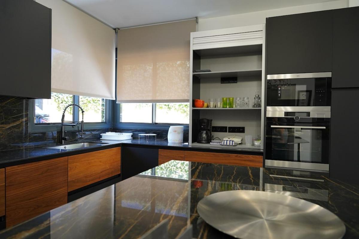 Casa Completa De Lujo Con Jardin Y Piscina Compartida Hébergement de vacances *