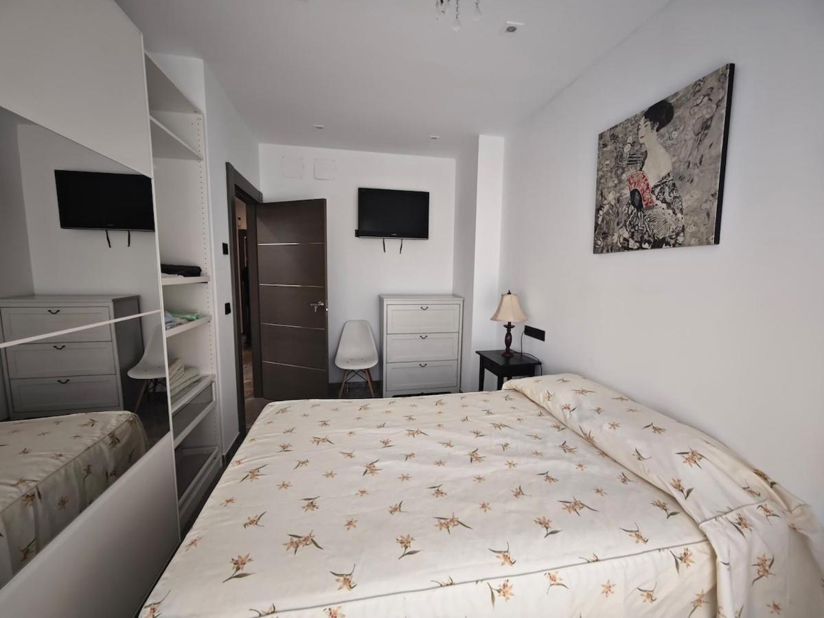 Hébergement de vacances Casa Completa De Lujo Con Jardin Y Piscina Compartida Madrid