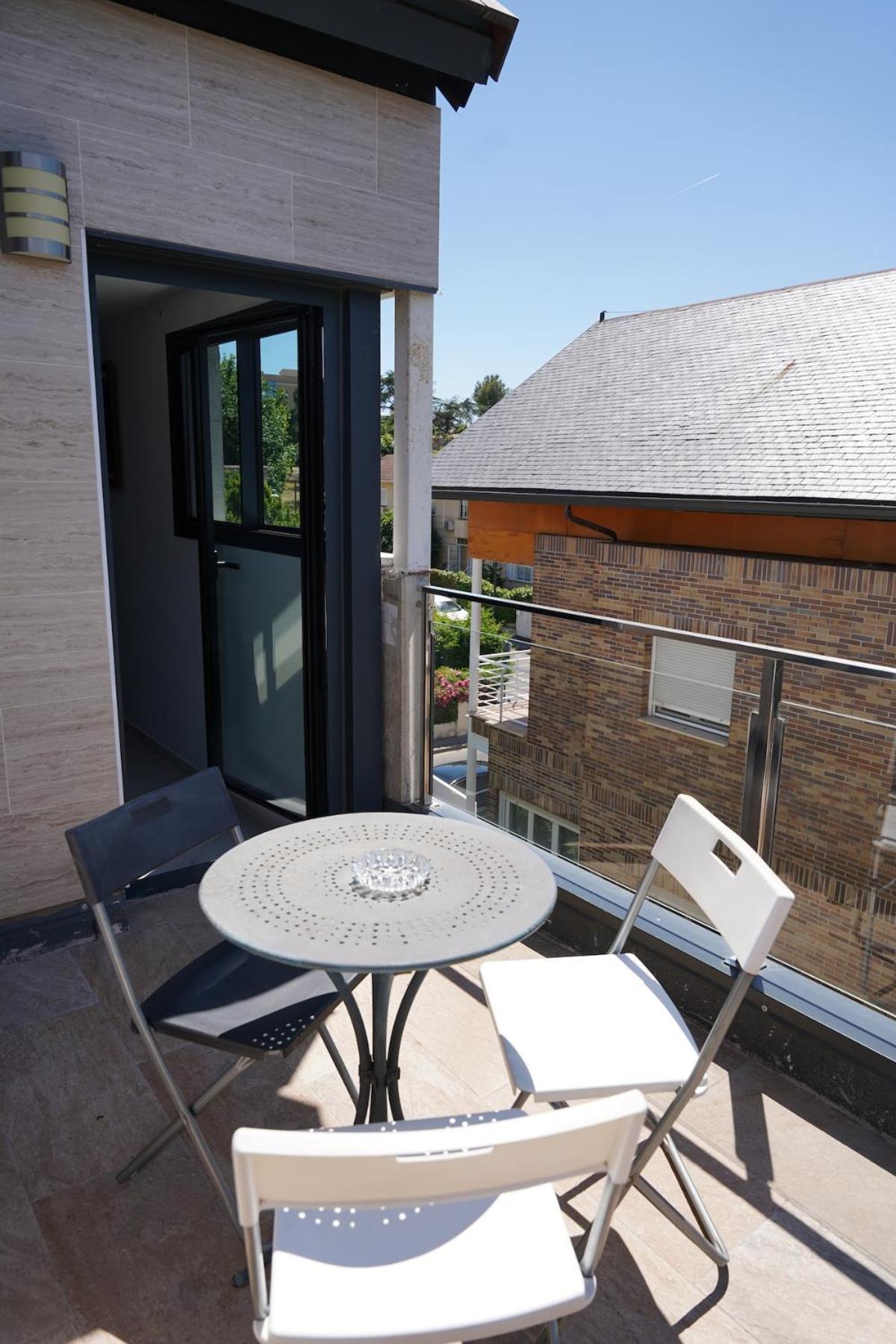 Casa Completa De Lujo Con Jardin Y Piscina Compartida Madrid