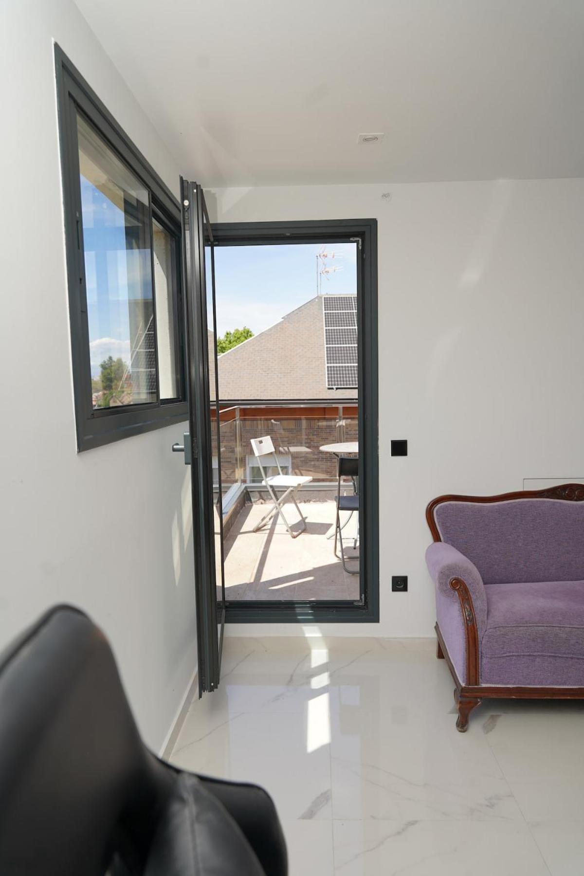 Casa Completa De Lujo Con Jardin Y Piscina Compartida Hébergement de vacances Madrid