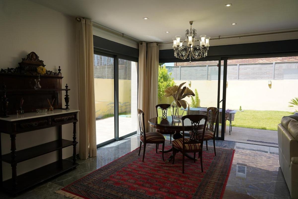 Hébergement de vacances Casa Completa De Lujo Con Jardin Y Piscina Compartida Madrid