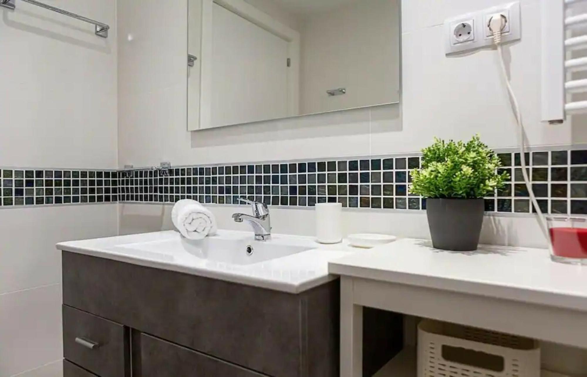 Appartamento 2bedroom Duplex In Hortaleza Near Metro Madrid