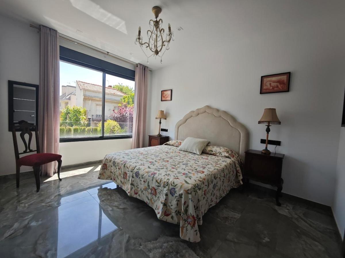 Complete Luxury House With Garden *